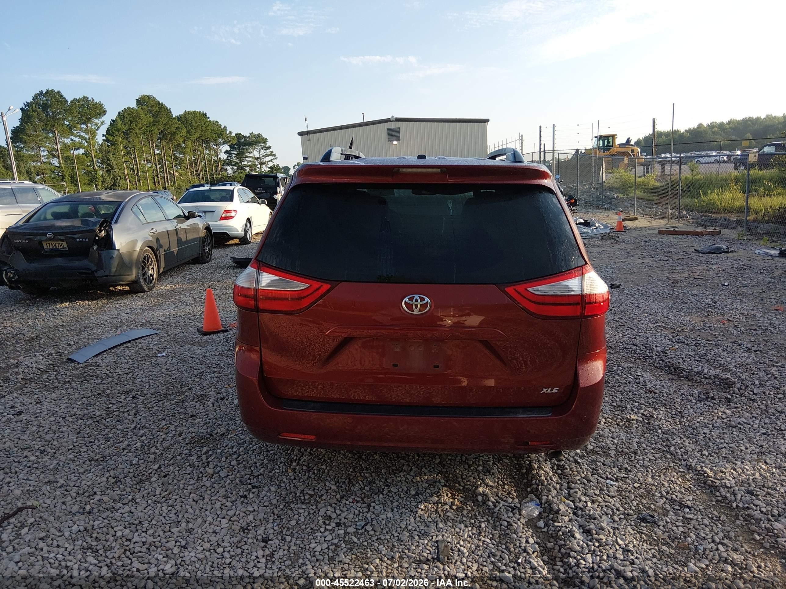 2015 Toyota Sienna Xle 8 Passenger Maroon vin: 5TDYK3DC4FS657716