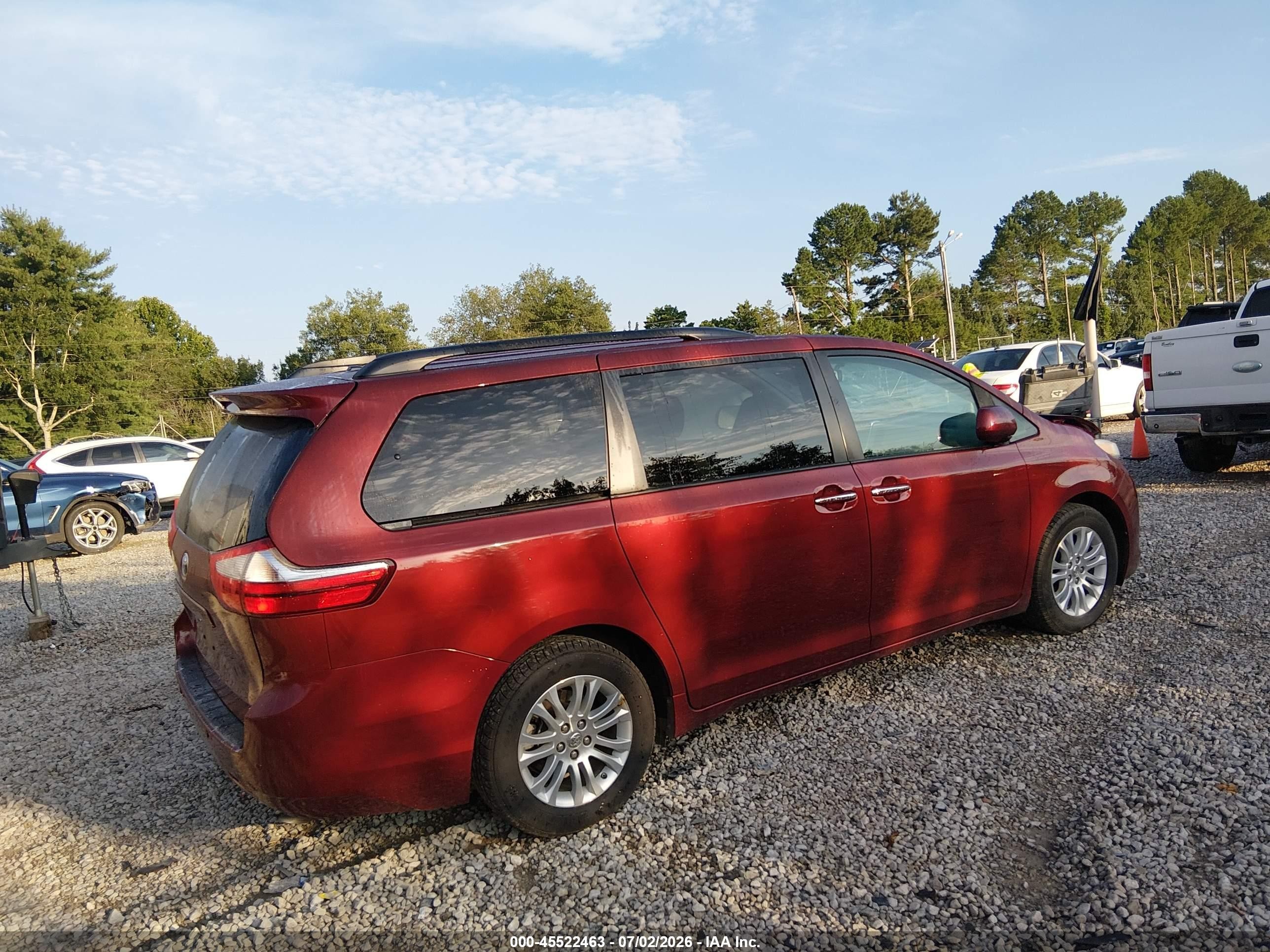 2015 Toyota Sienna Xle 8 Passenger Maroon vin: 5TDYK3DC4FS657716