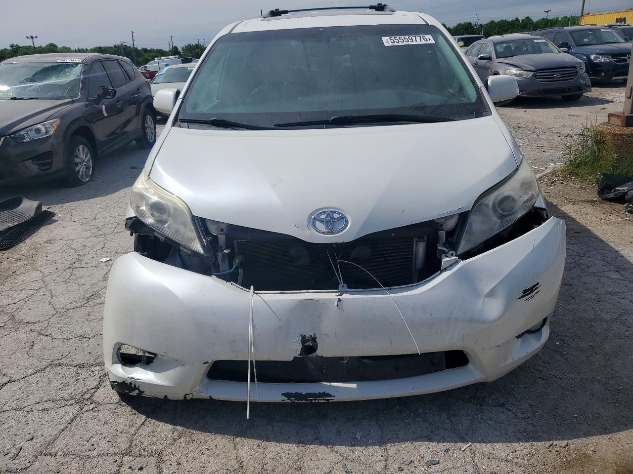 2015 Toyota Sienna Xle Premium 8-passenger White vin: 5TDYK3DC4FS670787