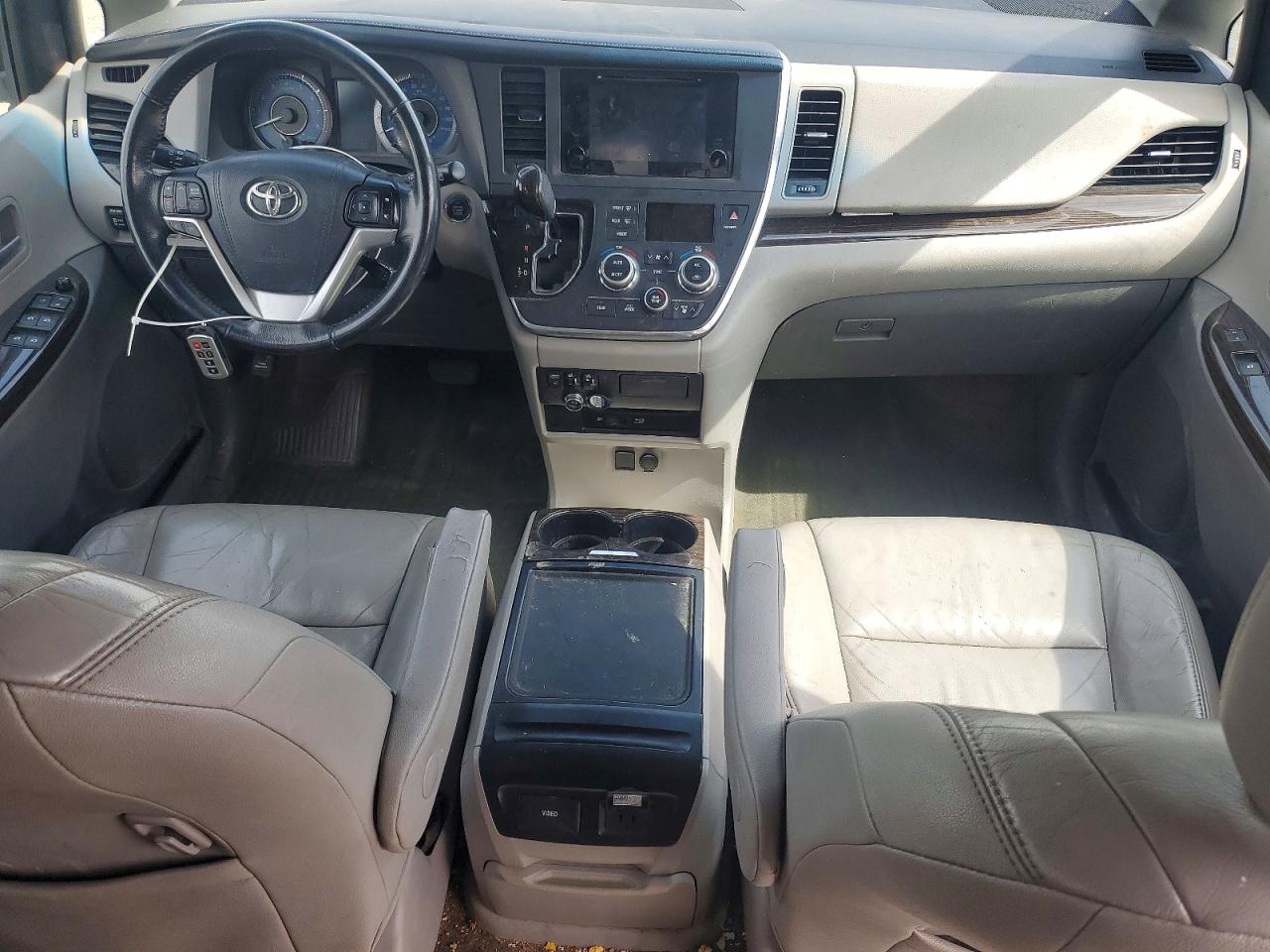 2015 Toyota Sienna Xle Premium 8-passenger White vin: 5TDYK3DC4FS670787