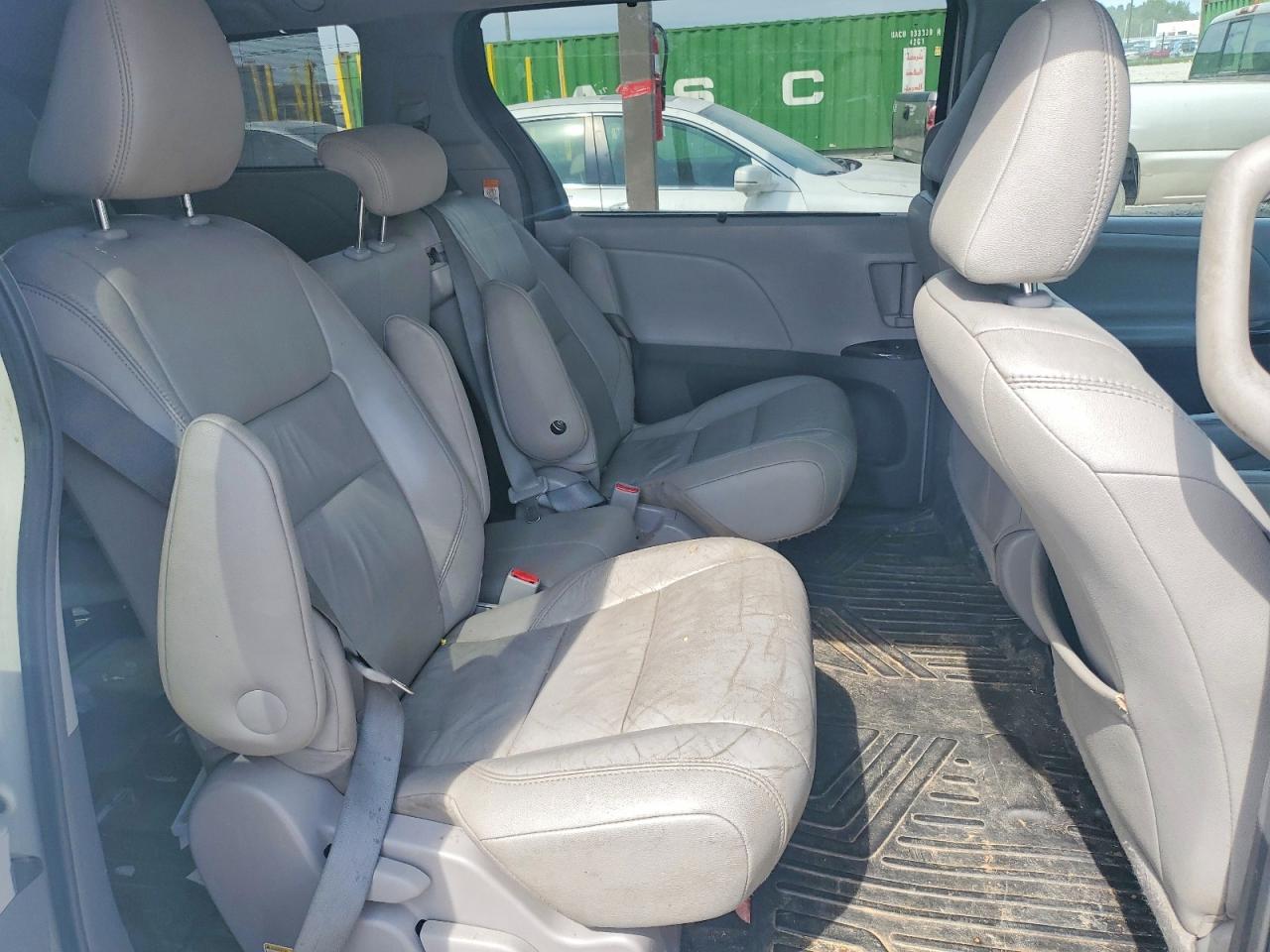 2015 Toyota Sienna Xle Premium 8-passenger White vin: 5TDYK3DC4FS670787