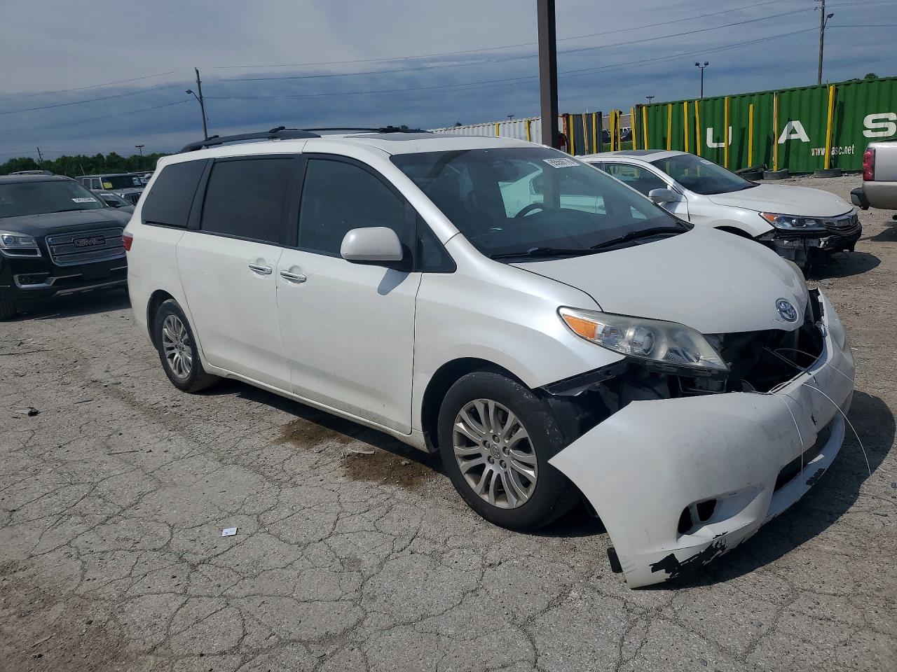 2015 Toyota Sienna Xle Premium 8-passenger White vin: 5TDYK3DC4FS670787