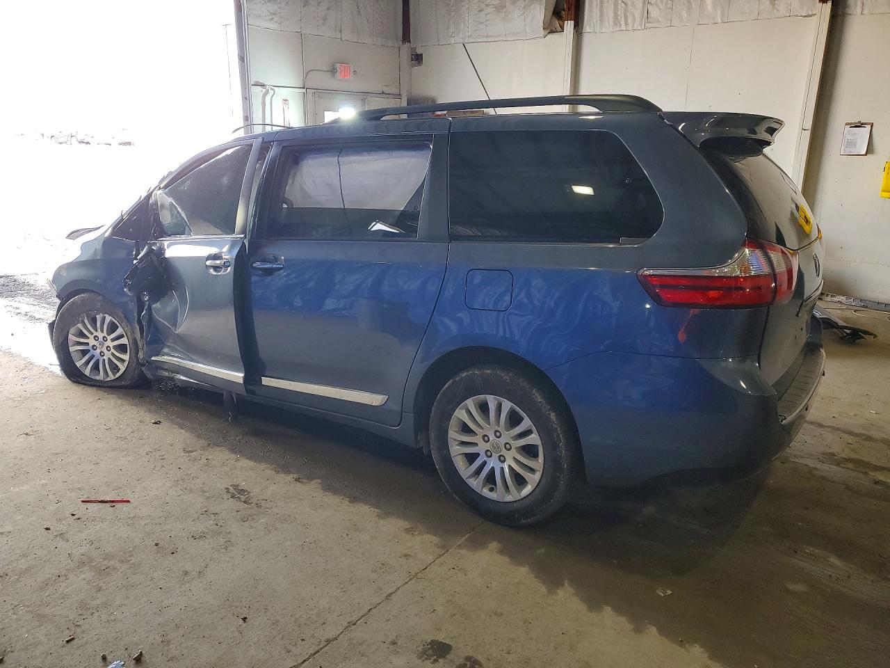 2015 Toyota Sienna Blue vin: 5TDYK3DC4FS674502
