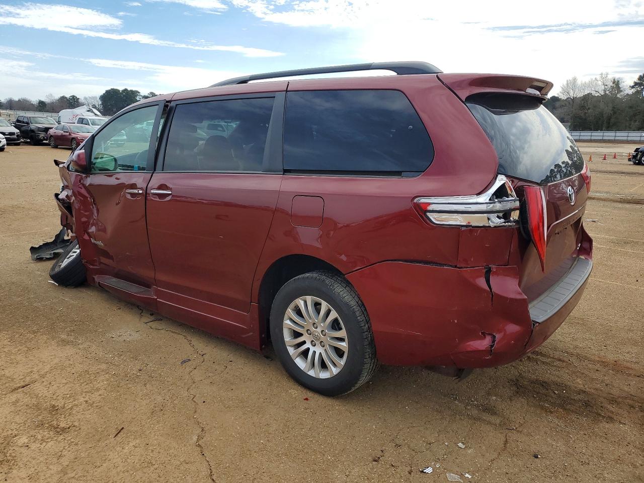 2016 Toyota Sienna Xle Бордовый vin: 5TDYK3DC4GS703112