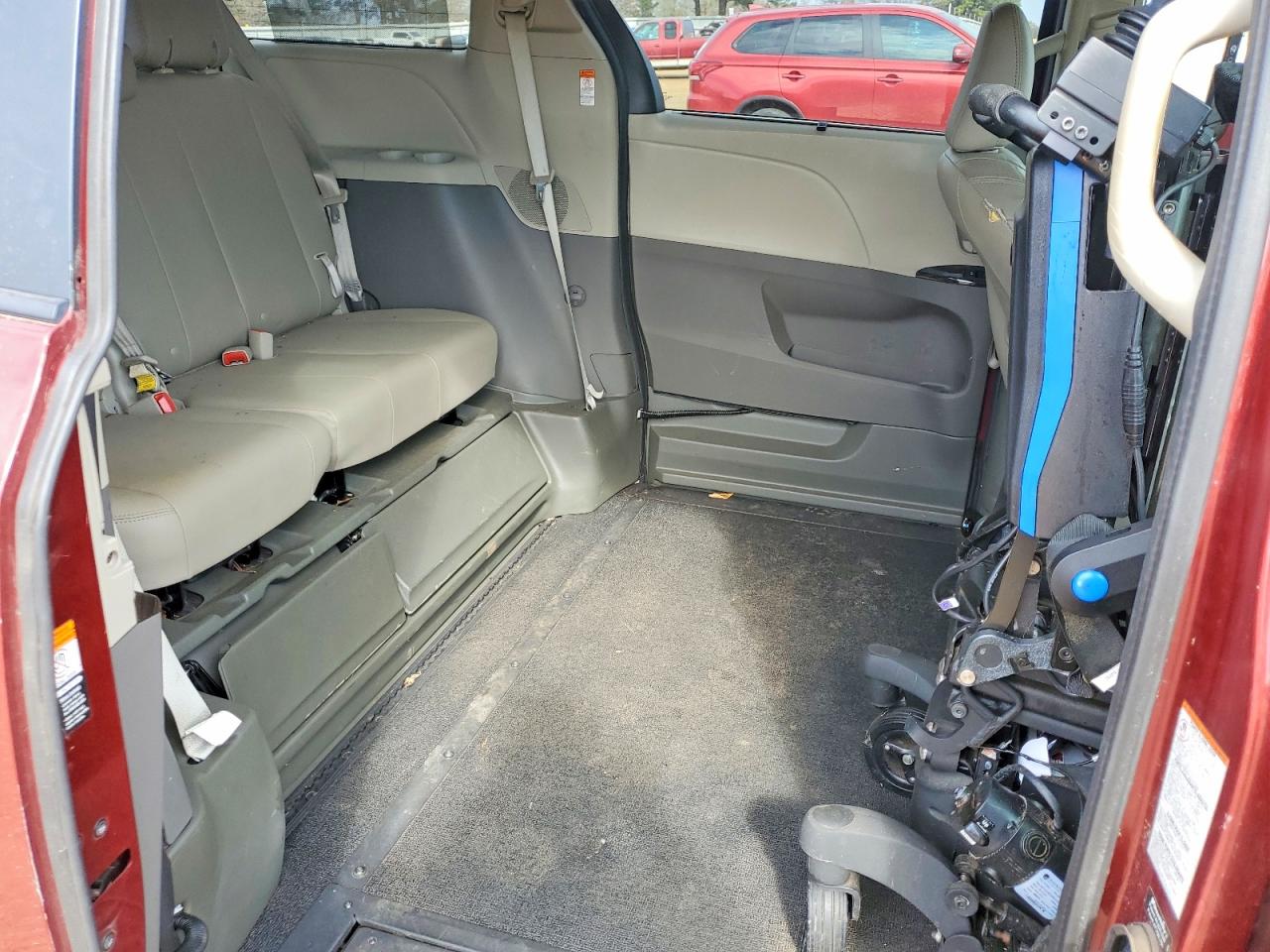 2016 Toyota Sienna Xle Бордовый vin: 5TDYK3DC4GS703112