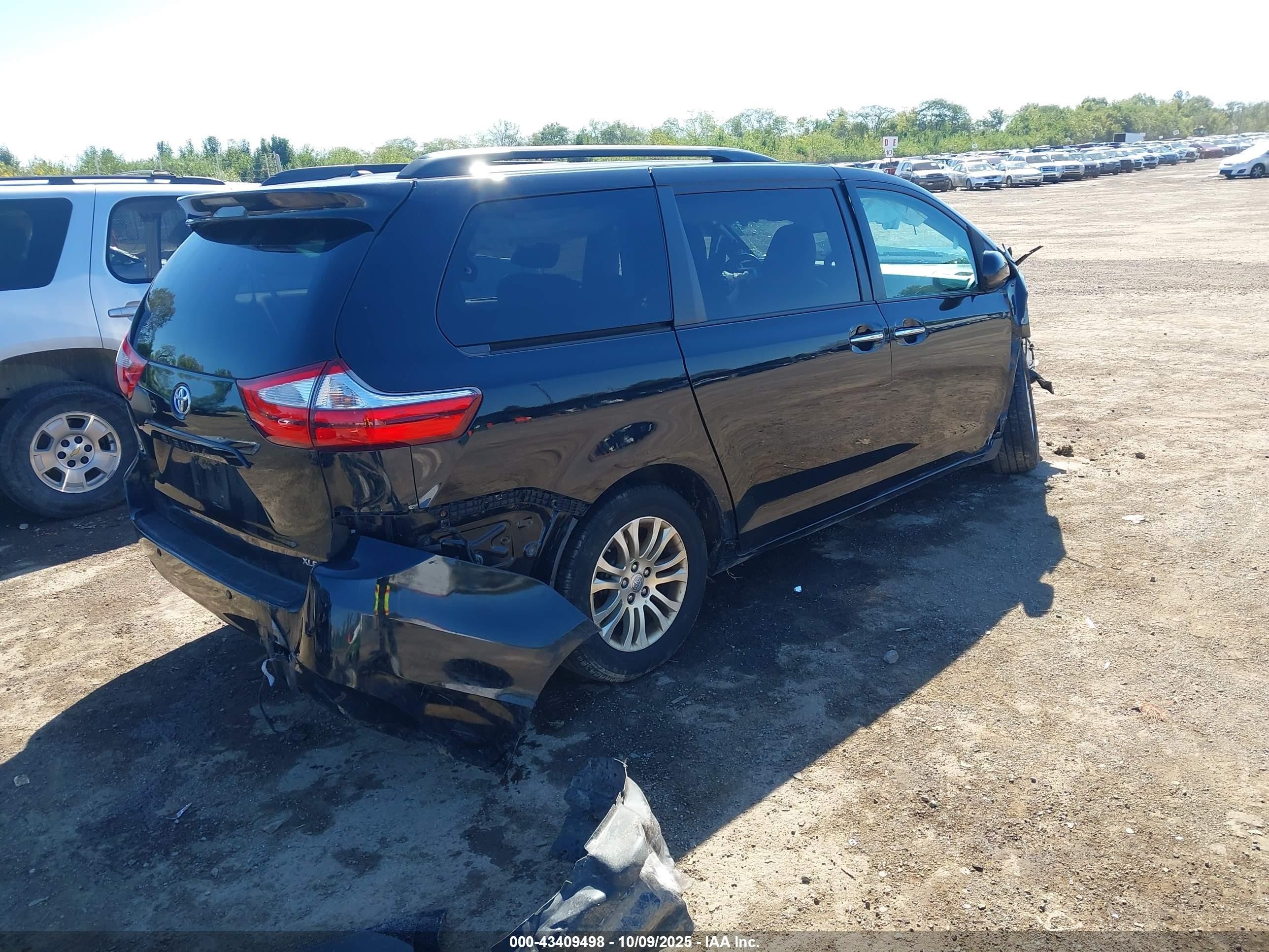 2016 Toyota Sienna Xle/limited Black vin: 5TDYK3DC4GS720265