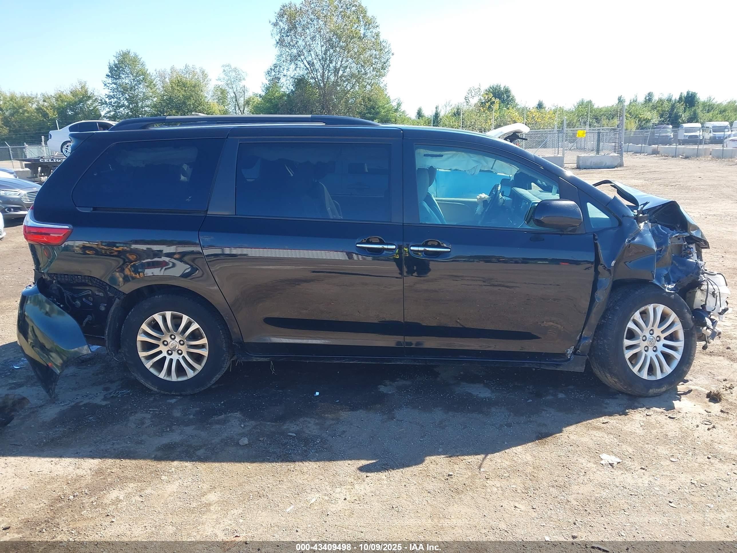 2016 Toyota Sienna Xle/limited Black vin: 5TDYK3DC4GS720265