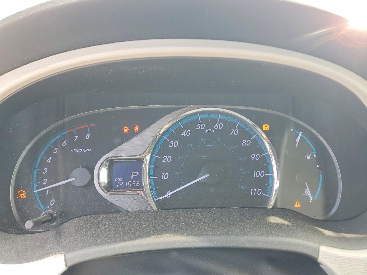 2011 Toyota Sienna Xle 8-passenger Silver vin: 5TDYK3DC5BS007562