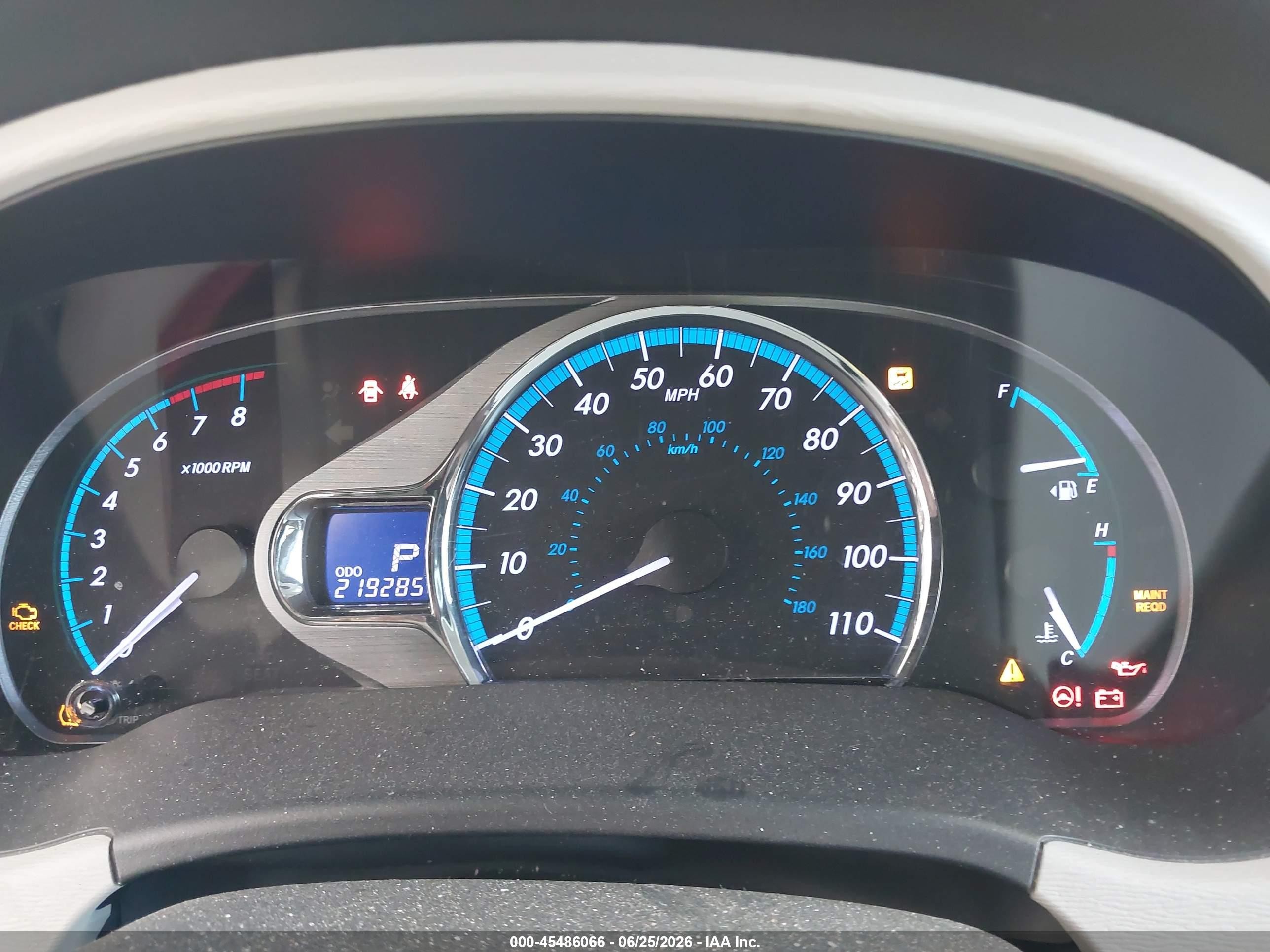 2011 Toyota Sienna Xle V6 Silver vin: 5TDYK3DC5BS015998