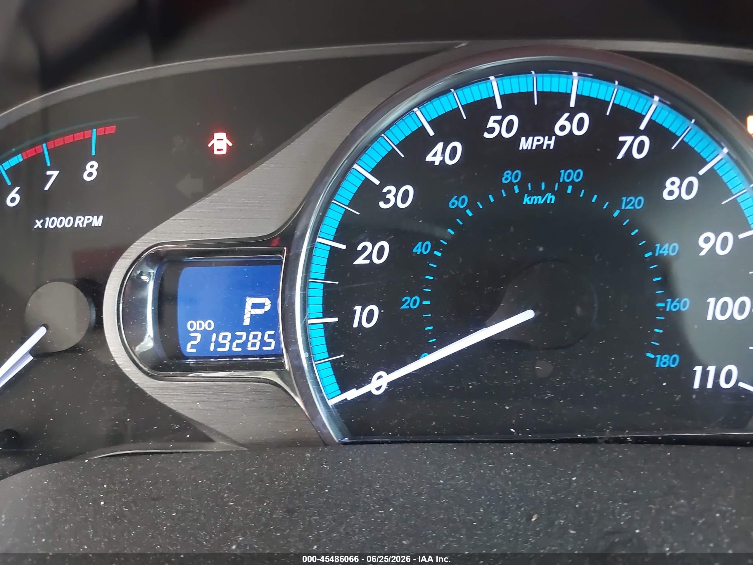 2011 Toyota Sienna Xle V6 Silver vin: 5TDYK3DC5BS015998
