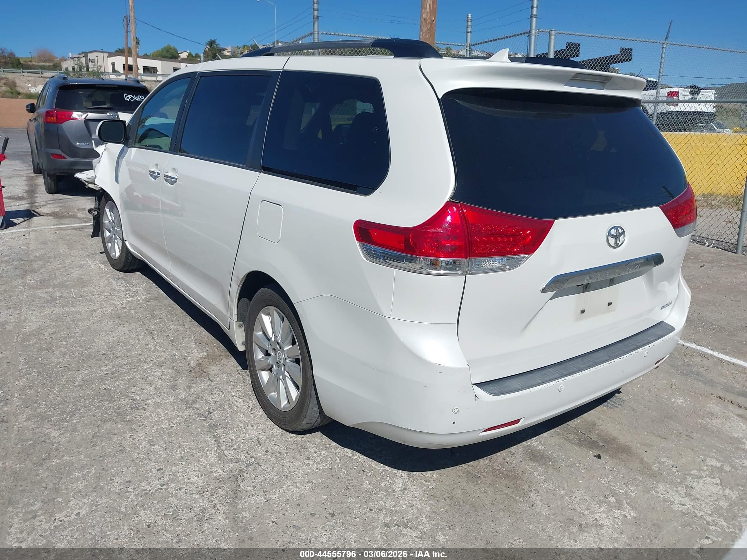 2011 Toyota Sienna Limited V6 White vin: 5TDYK3DC5BS034339