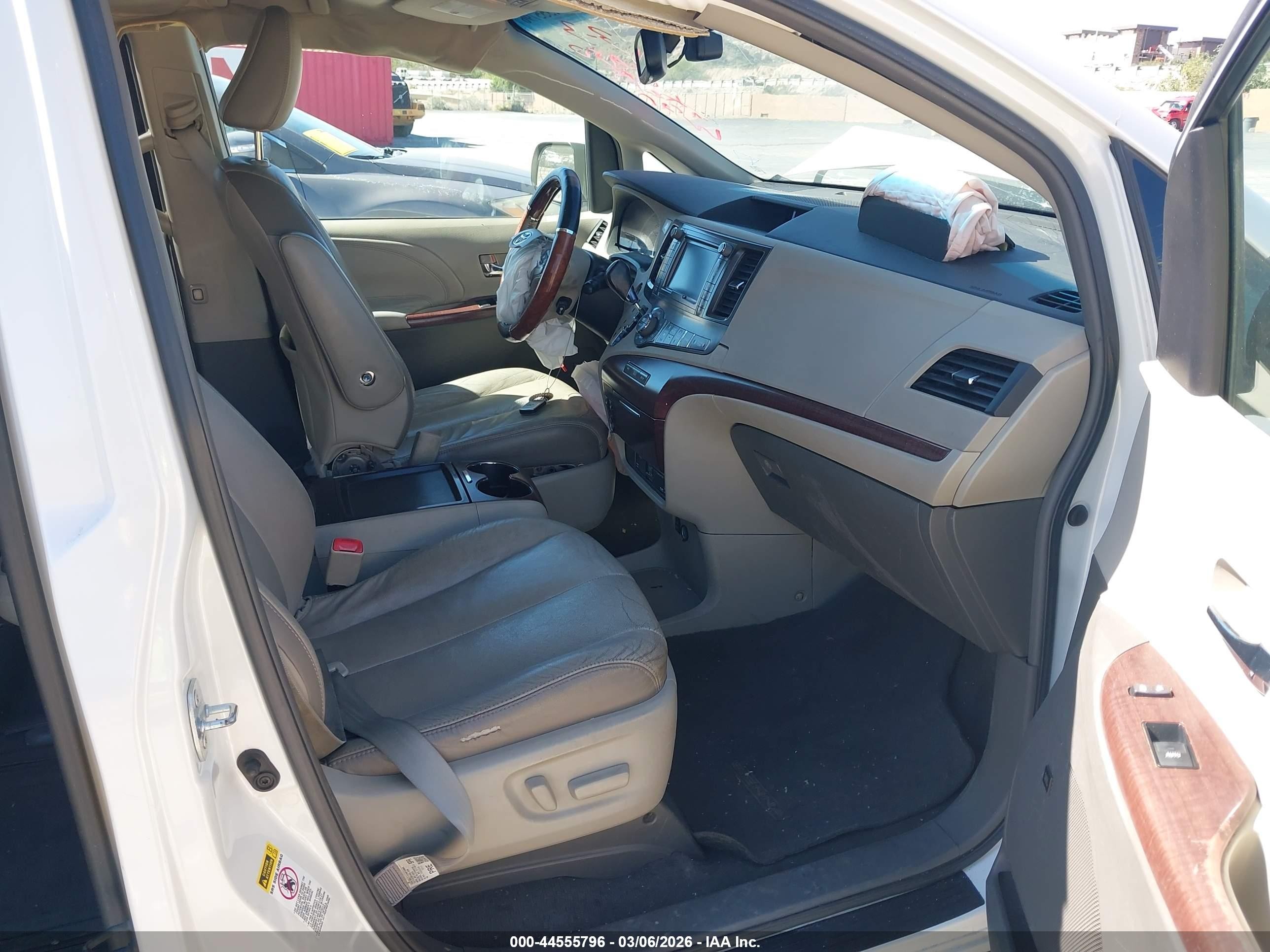 2011 Toyota Sienna Limited V6 White vin: 5TDYK3DC5BS034339
