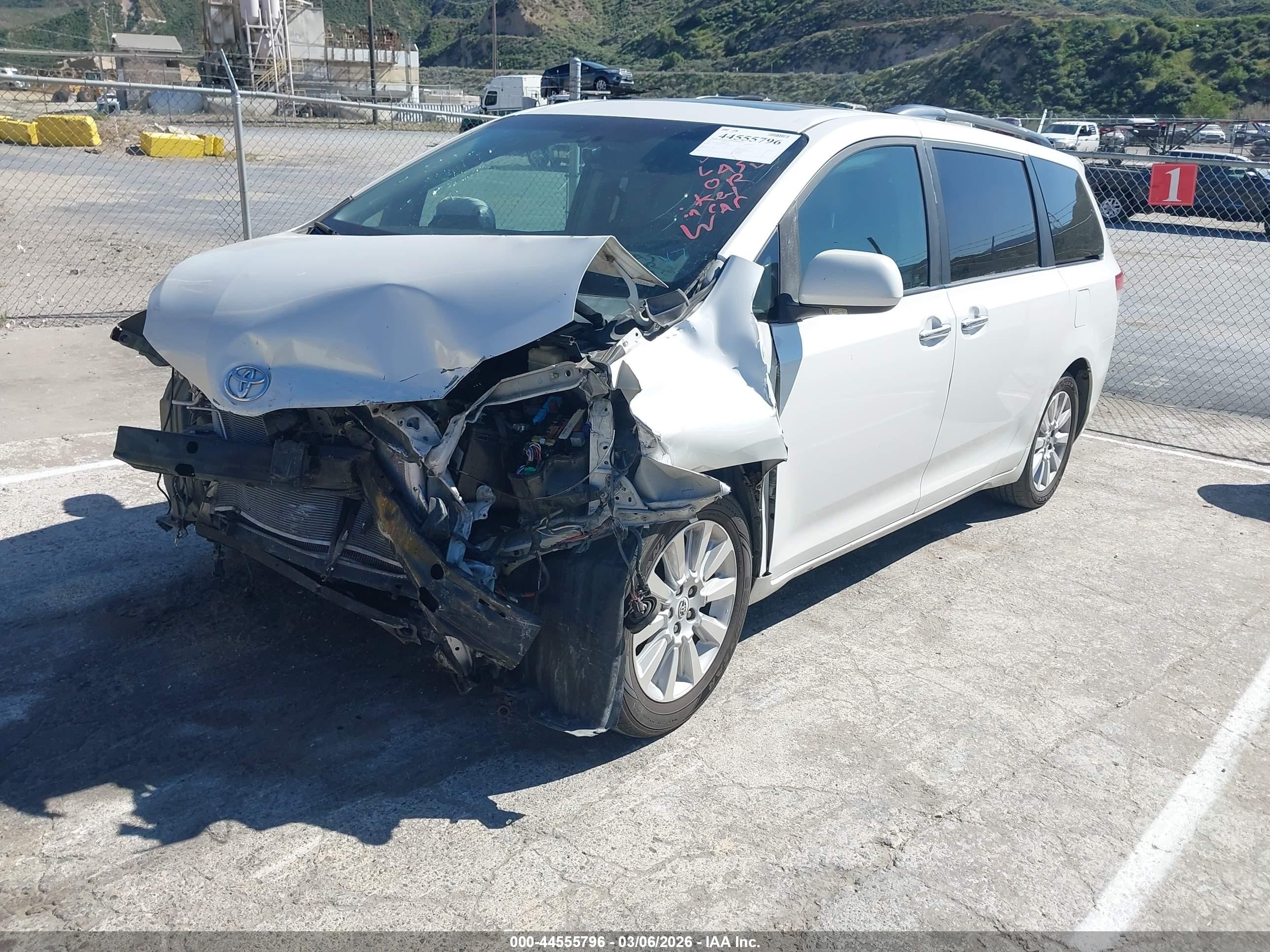 2011 Toyota Sienna Limited V6 White vin: 5TDYK3DC5BS034339