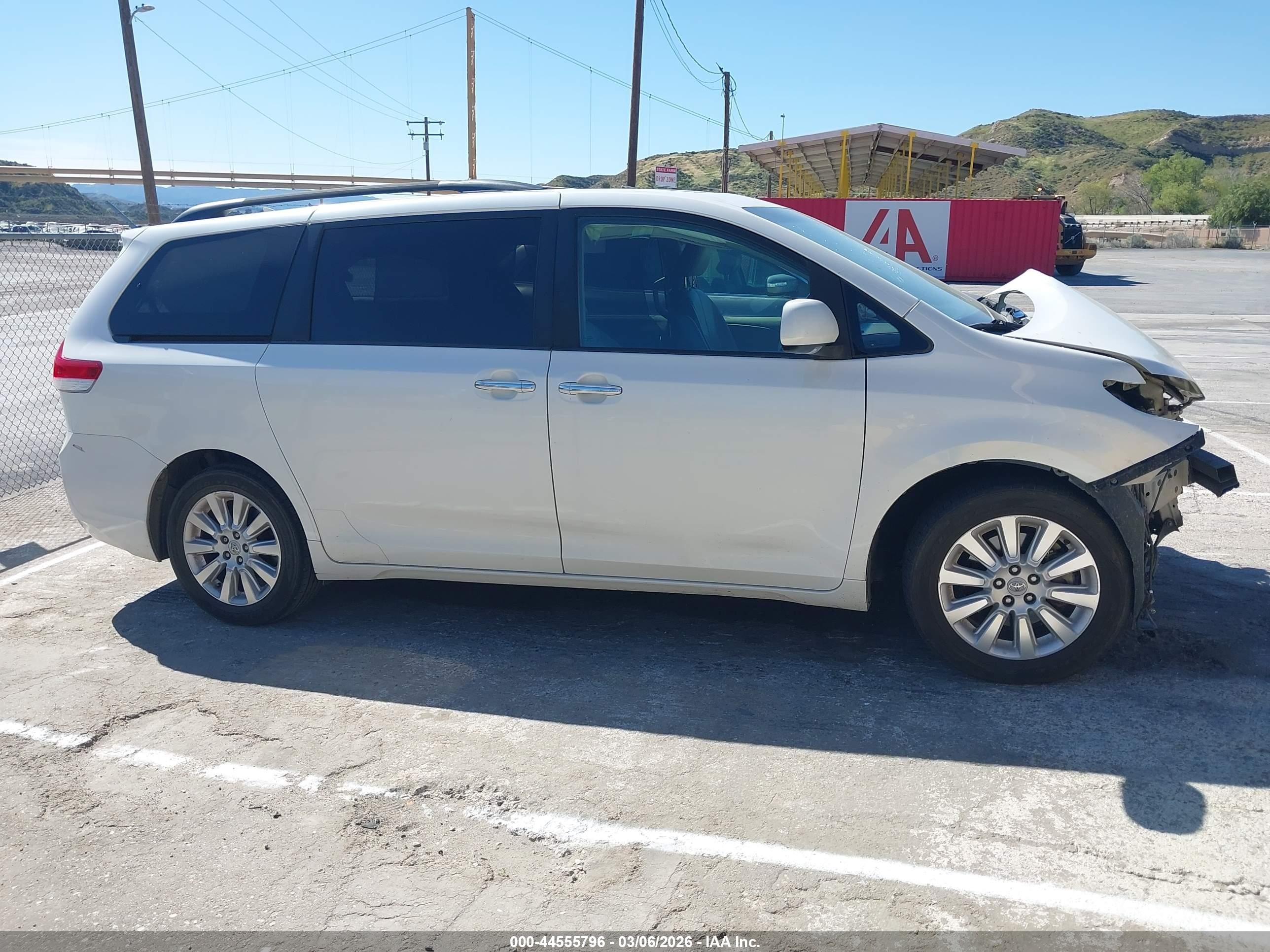 2011 Toyota Sienna Limited V6 White vin: 5TDYK3DC5BS034339
