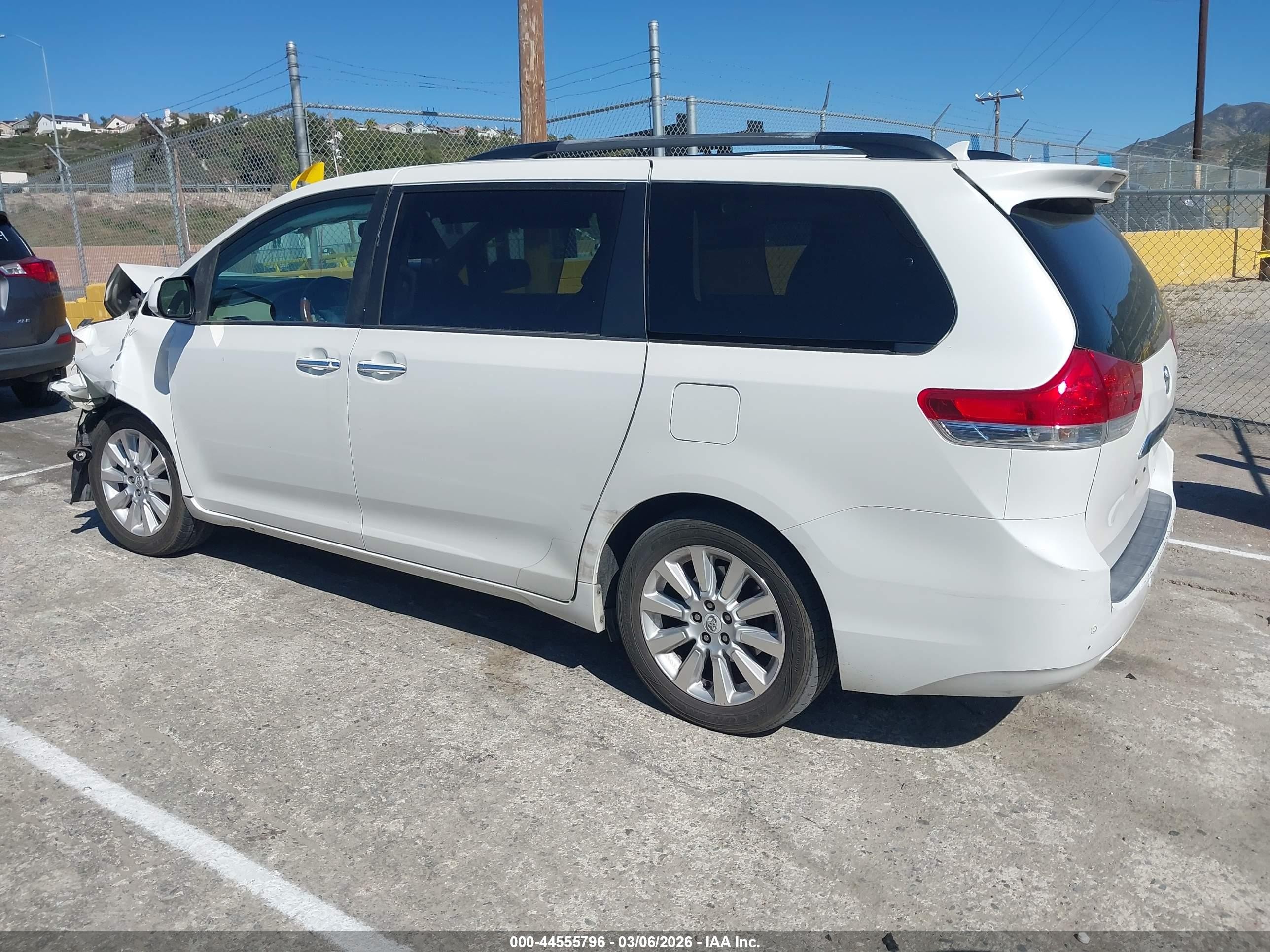 2011 Toyota Sienna Limited V6 White vin: 5TDYK3DC5BS034339