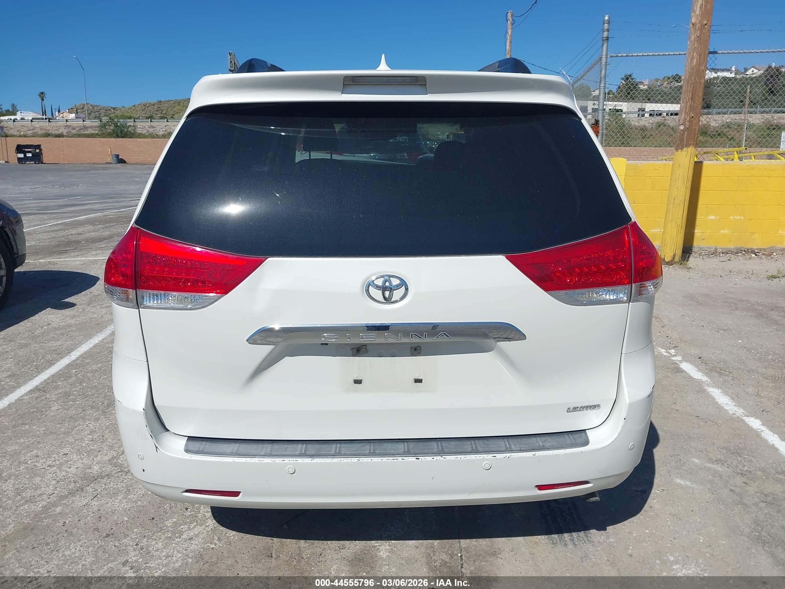 2011 Toyota Sienna Limited V6 White vin: 5TDYK3DC5BS034339