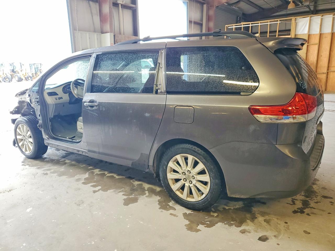 2011 Toyota Sienna Limited 7-passenger Gray vin: 5TDYK3DC5BS067518