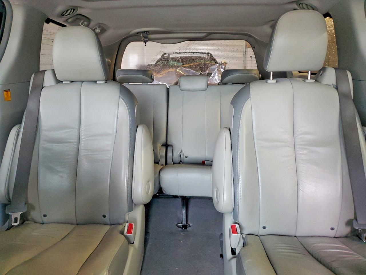 2011 Toyota Sienna Limited 7-passenger Gray vin: 5TDYK3DC5BS067518