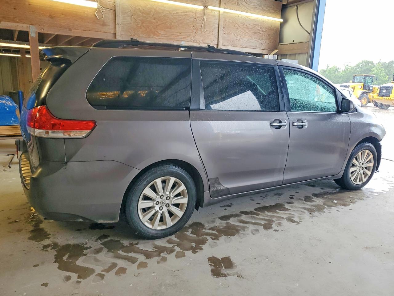 2011 Toyota Sienna Limited 7-passenger Gray vin: 5TDYK3DC5BS067518