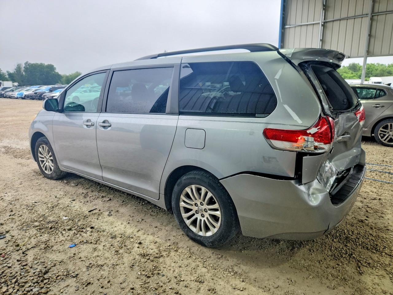 2011 Toyota Sienna Silver vin: 5TDYK3DC5BS070855