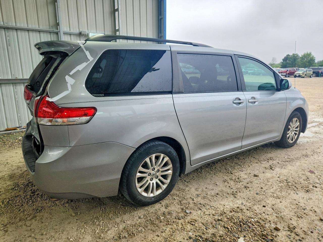 2011 Toyota Sienna Silver vin: 5TDYK3DC5BS070855