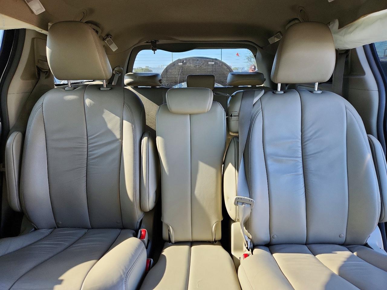 2011 Toyota Sienna Xle 8-passenger Серебряный vin: 5TDYK3DC5BS088255