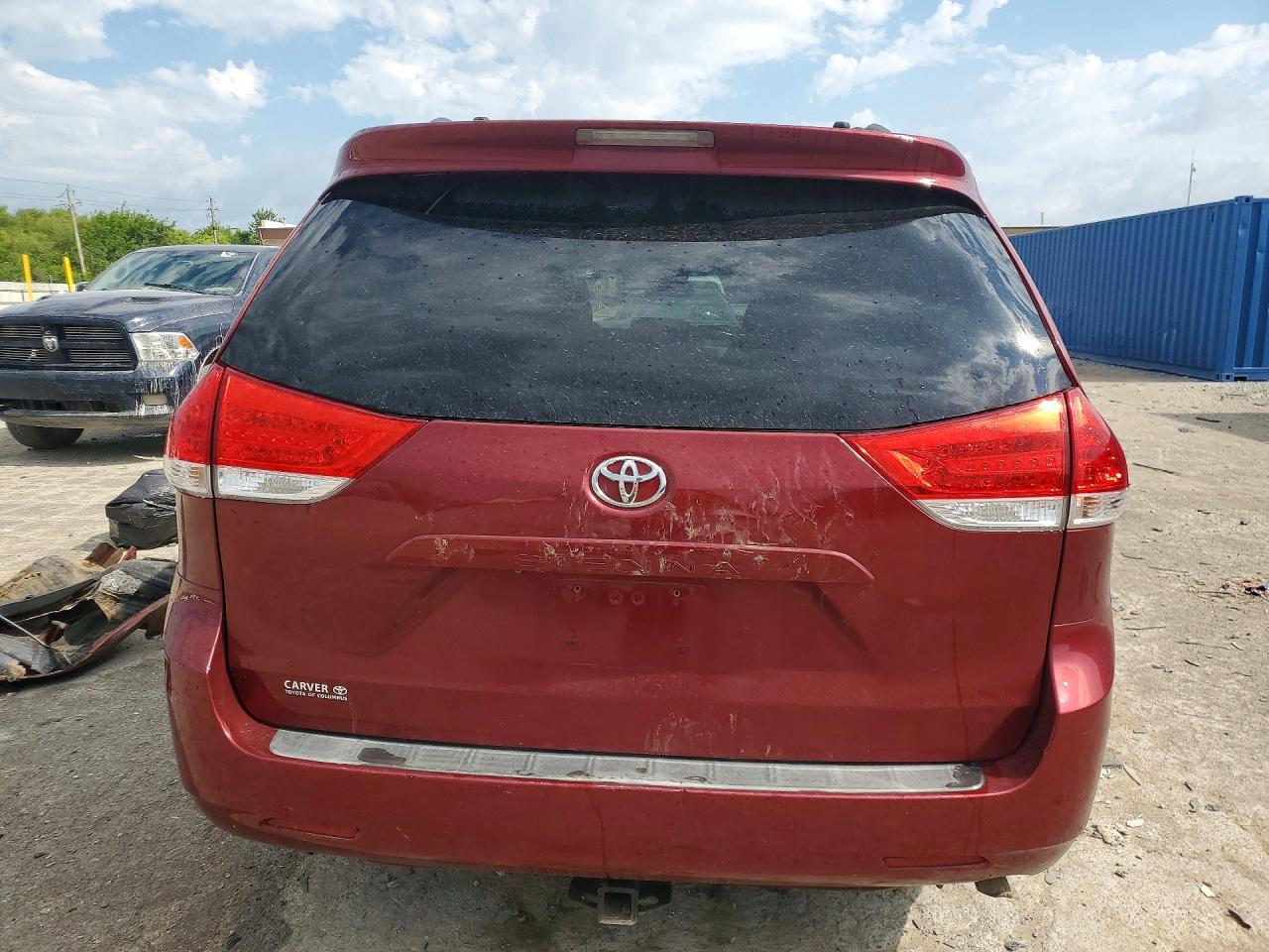 2011 Toyota Sienna Xle 8-passenger Burgundy vin: 5TDYK3DC5BS092001