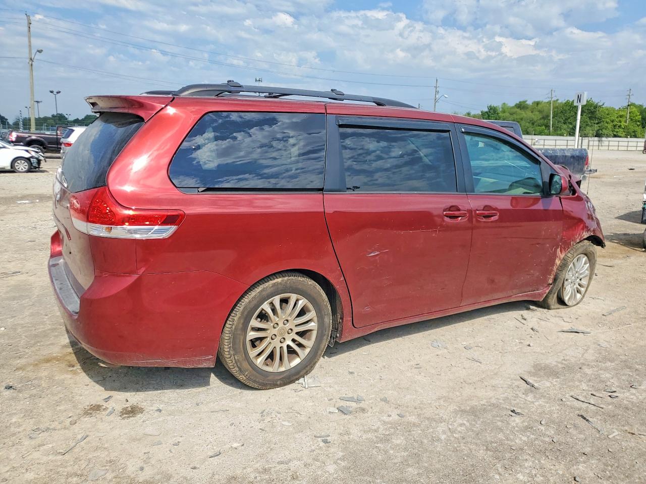 2011 Toyota Sienna Xle 8-passenger Burgundy vin: 5TDYK3DC5BS092001