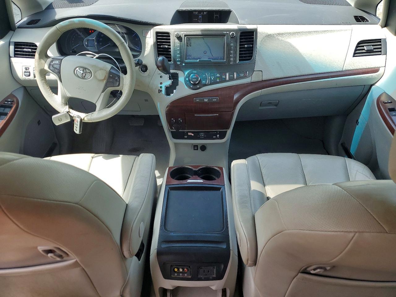 2011 Toyota Sienna Xle 8-passenger Silver vin: 5TDYK3DC5BS096419