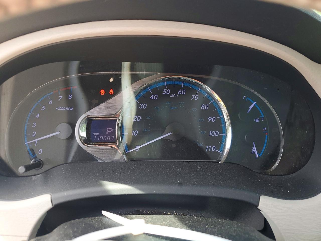 2011 Toyota Sienna Xle 8-passenger Silver vin: 5TDYK3DC5BS096419