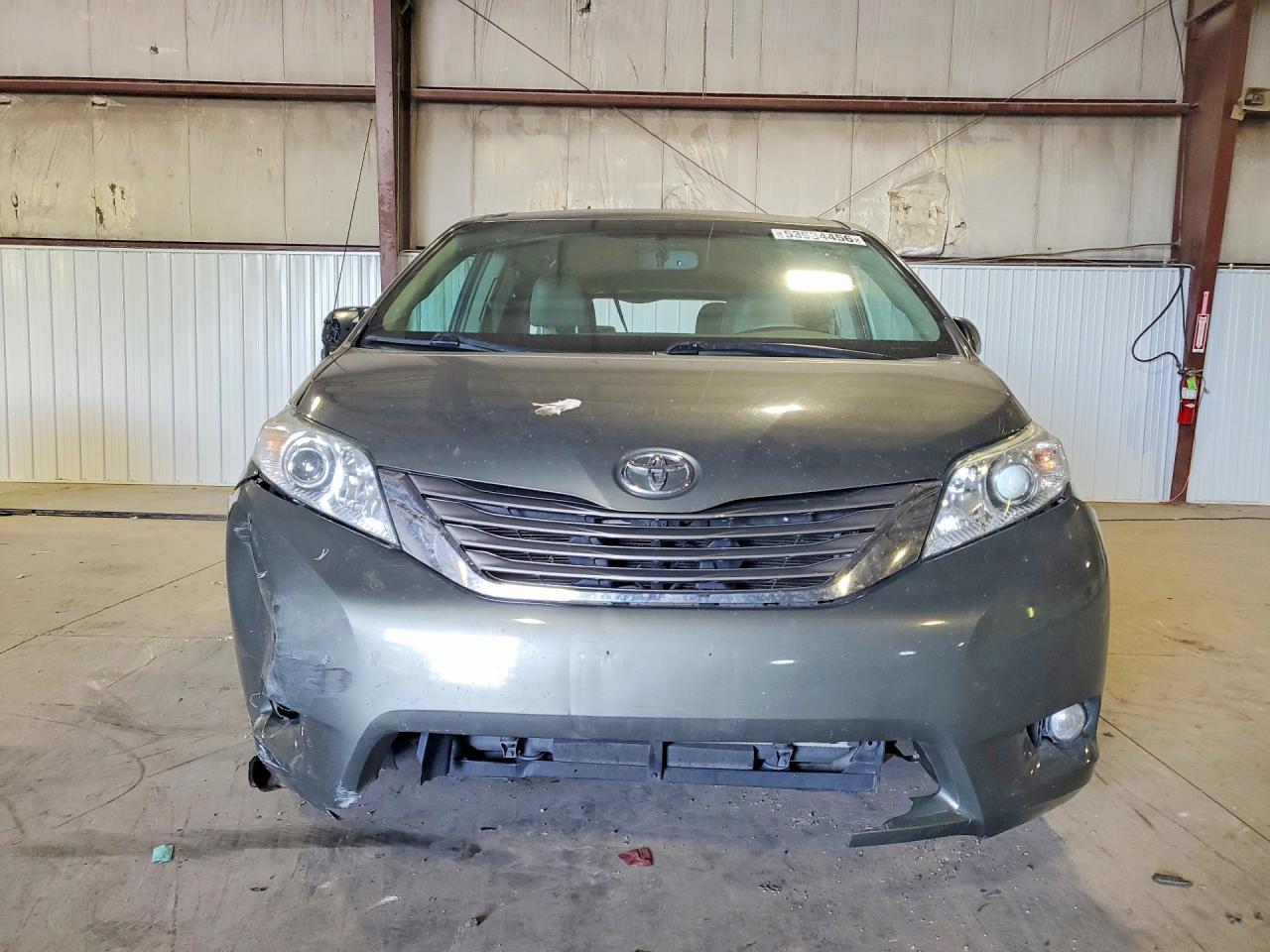 2011 Toyota Sienna Xle 8-passenger Green vin: 5TDYK3DC5BS104941