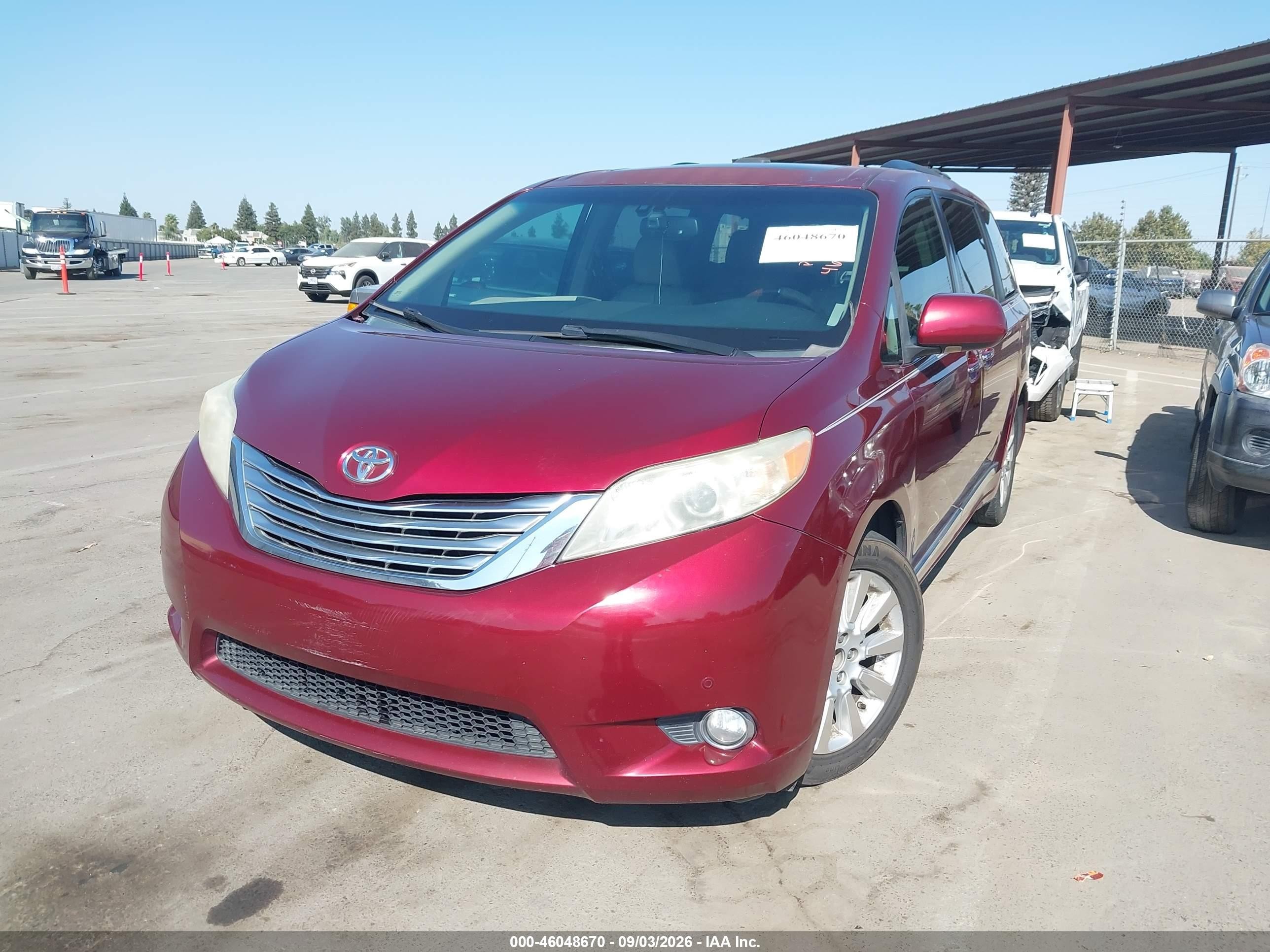 2011 Toyota Sienna Ltd Red vin: 5TDYK3DC5BS113624