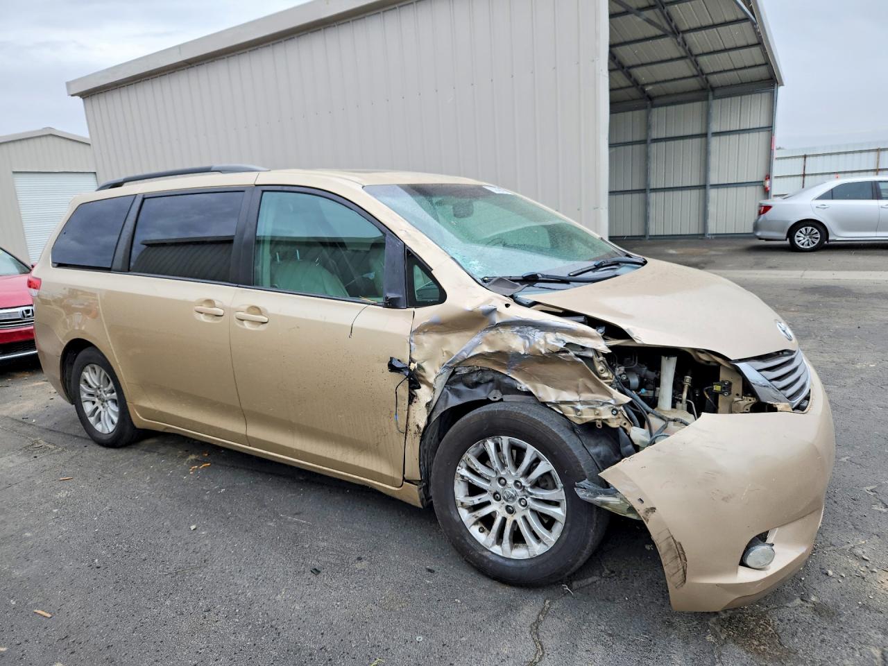 2011 Toyota Sienna Xle 8-passenger Tan vin: 5TDYK3DC5BS131086