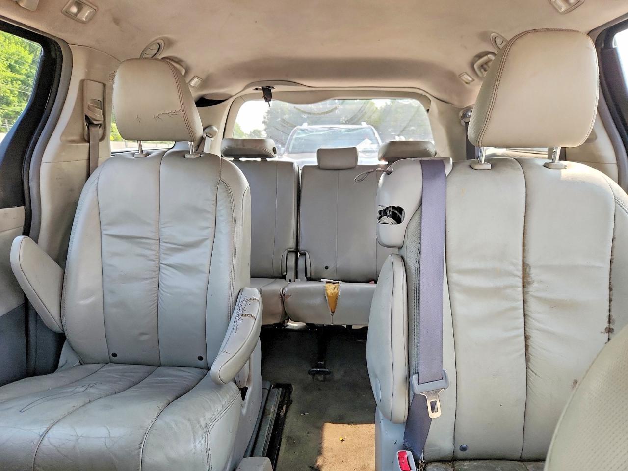 2011 Toyota Sienna Xle 8-passenger Gray vin: 5TDYK3DC5BS142038