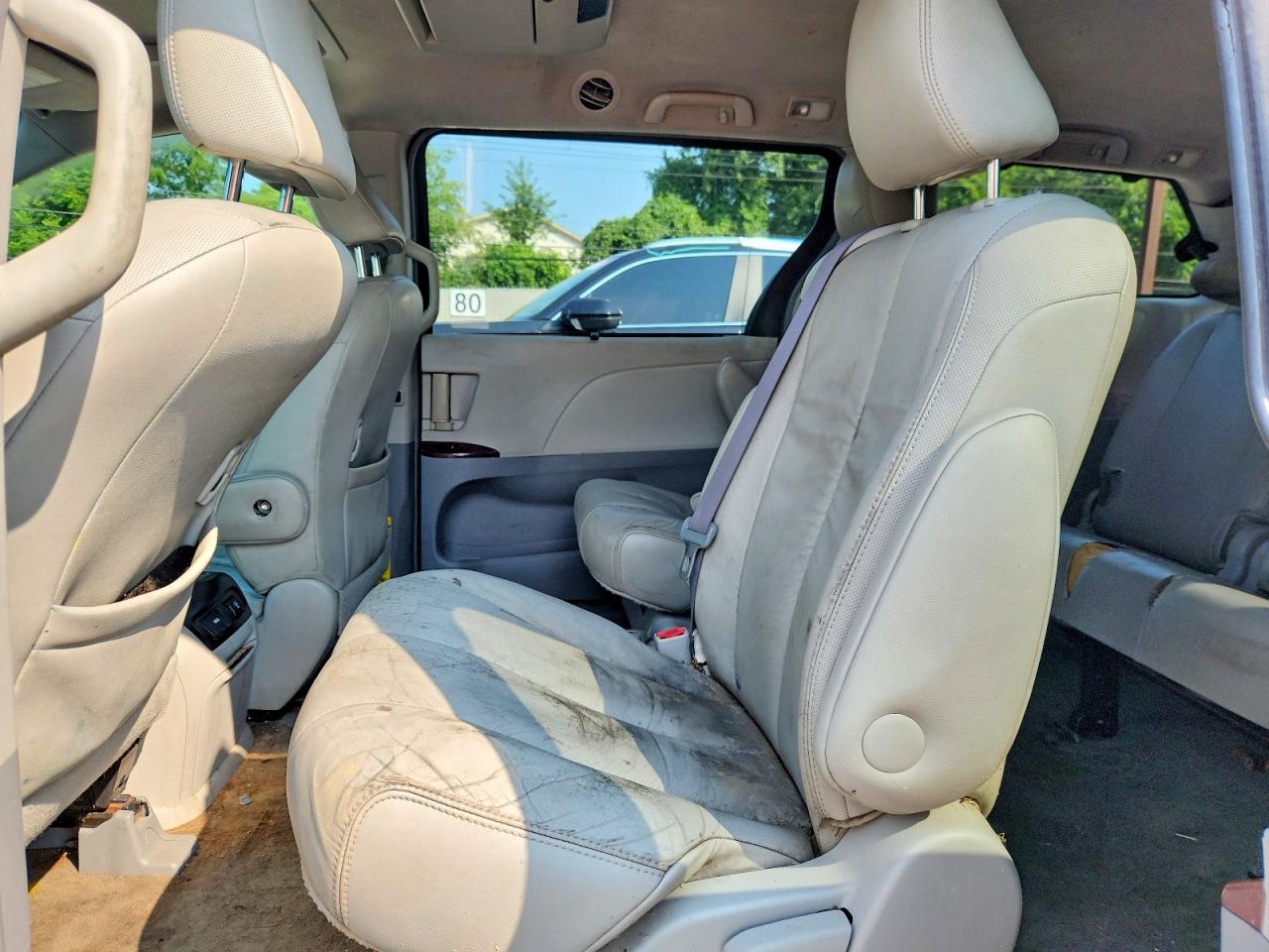 2011 Toyota Sienna Xle 8-passenger Gray vin: 5TDYK3DC5BS142038