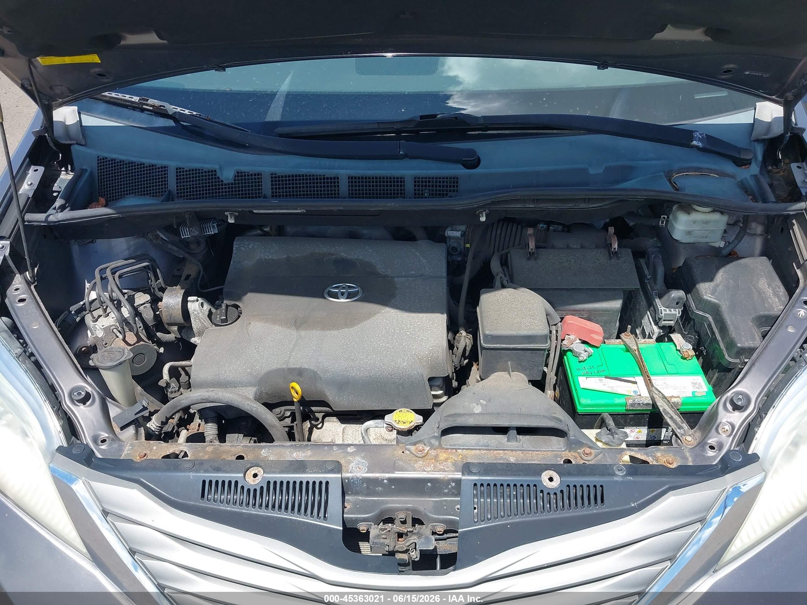 2011 Toyota Sienna Xle V6/xle V6 Auto Access Seat Gray vin: 5TDYK3DC5BS145795