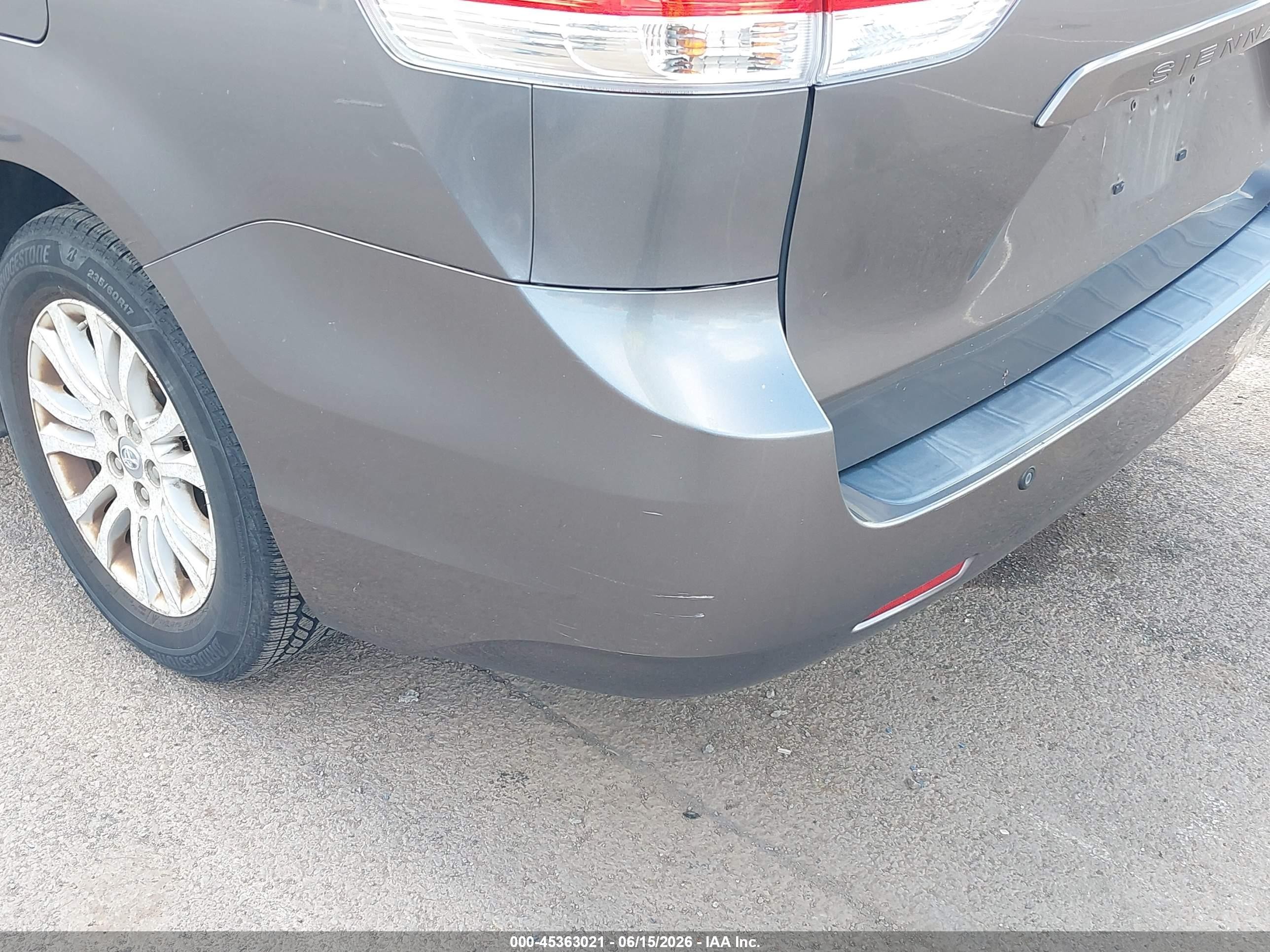 2011 Toyota Sienna Xle V6/xle V6 Auto Access Seat Gray vin: 5TDYK3DC5BS145795