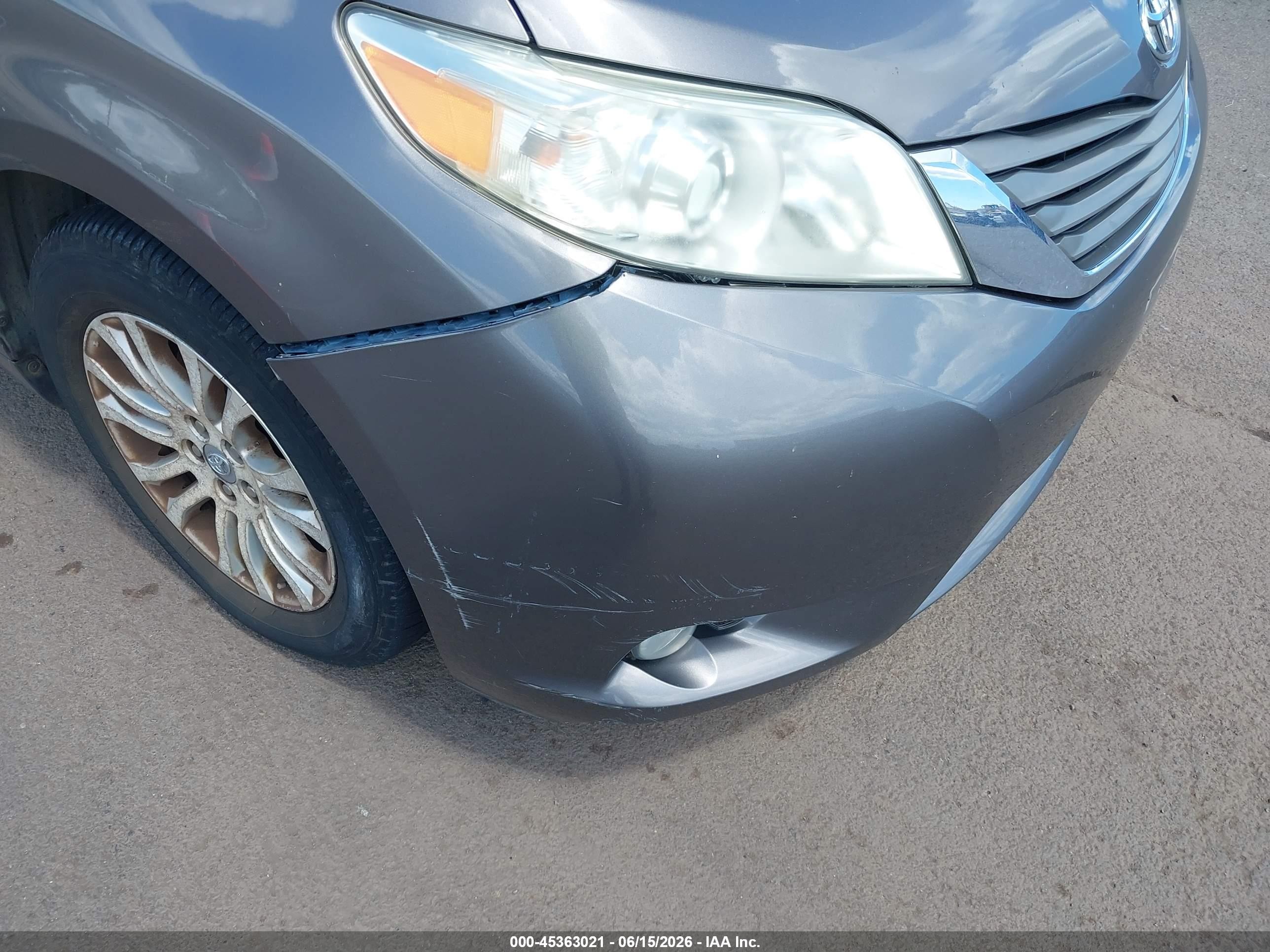2011 Toyota Sienna Xle V6/xle V6 Auto Access Seat Gray vin: 5TDYK3DC5BS145795