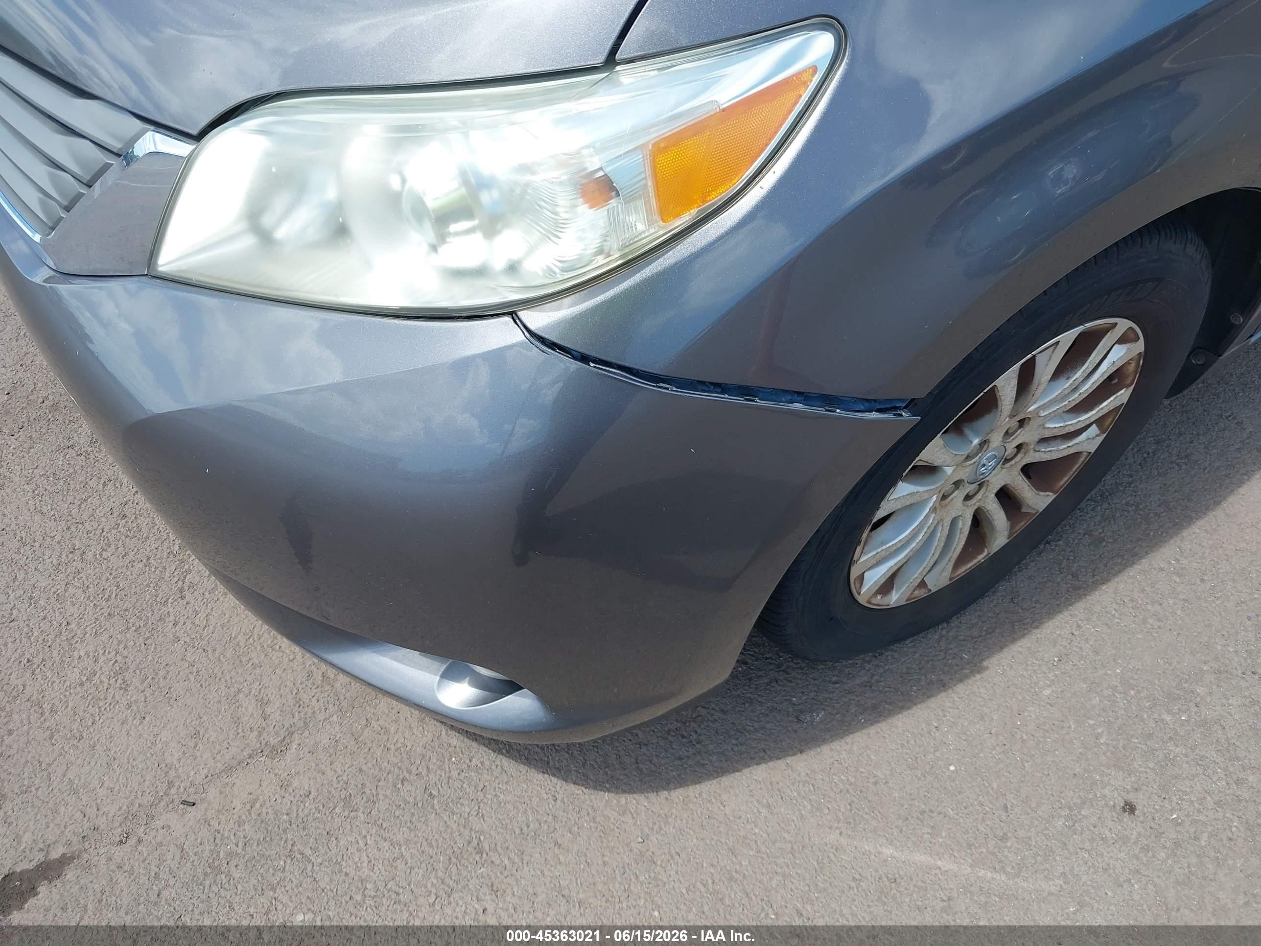 2011 Toyota Sienna Xle V6/xle V6 Auto Access Seat Gray vin: 5TDYK3DC5BS145795