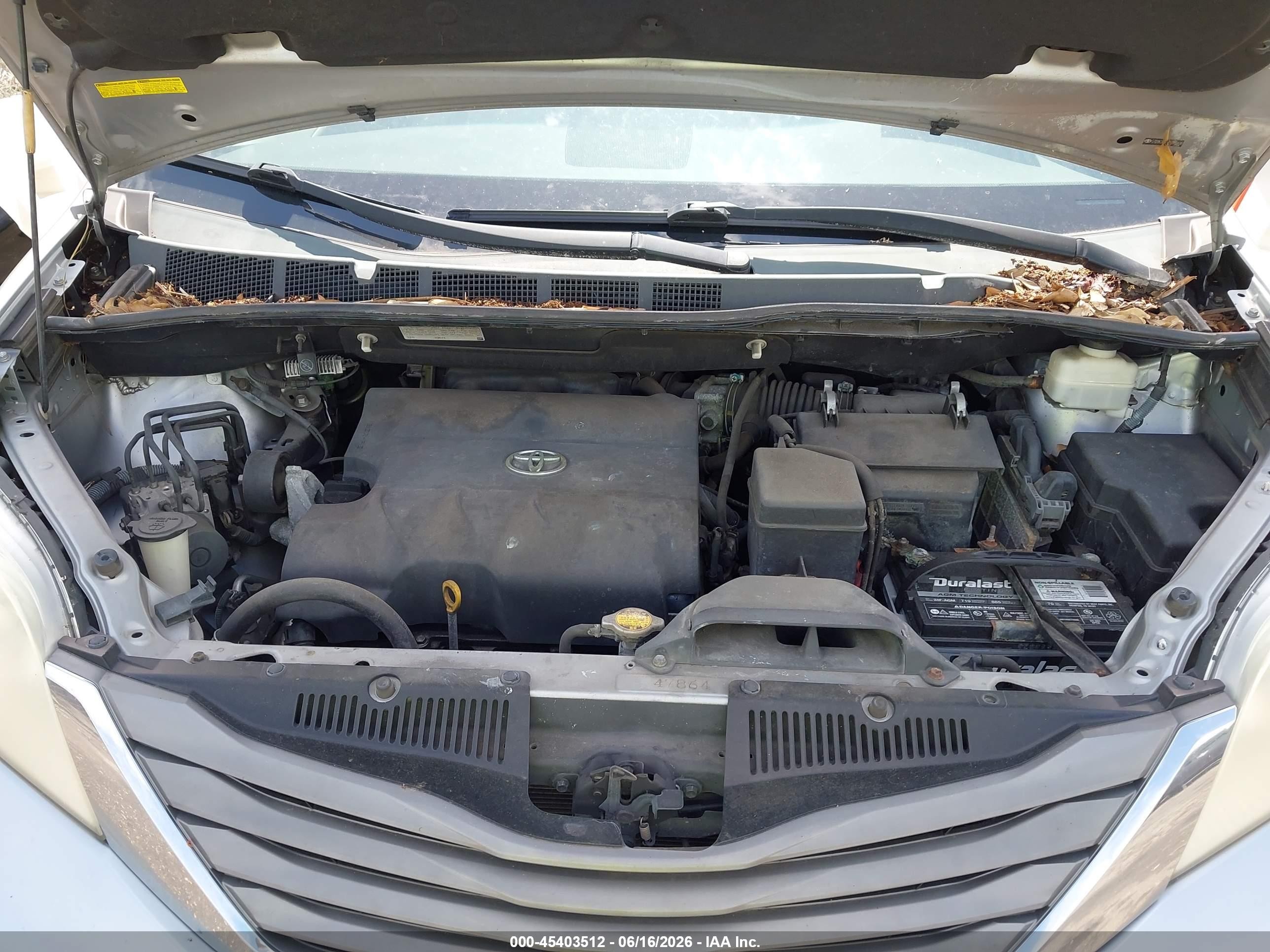 2011 Toyota Sienna Xle V6 Silver vin: 5TDYK3DC5BS148406