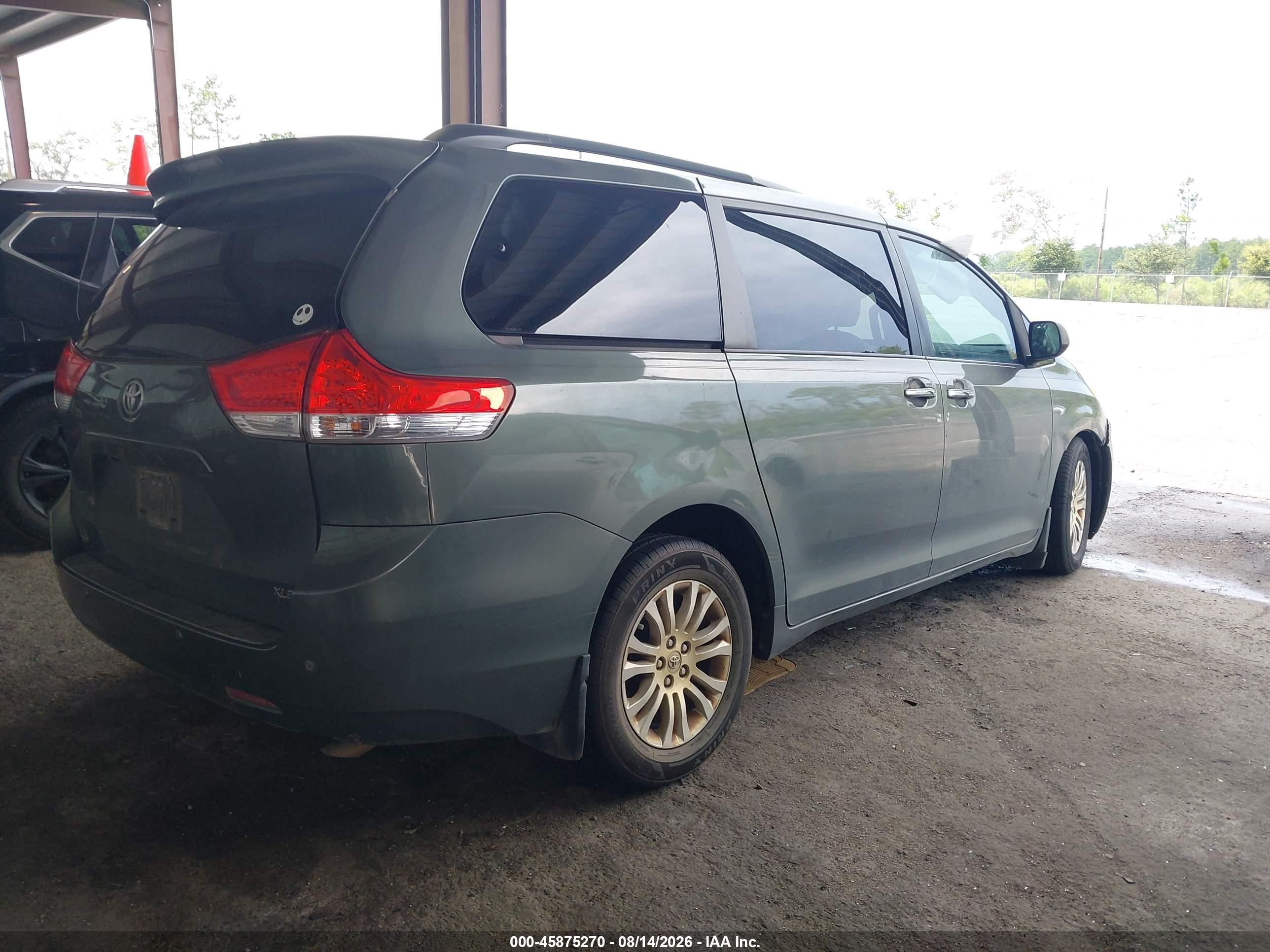 2011 Toyota Sienna Xle V6 Green vin: 5TDYK3DC5BS162595
