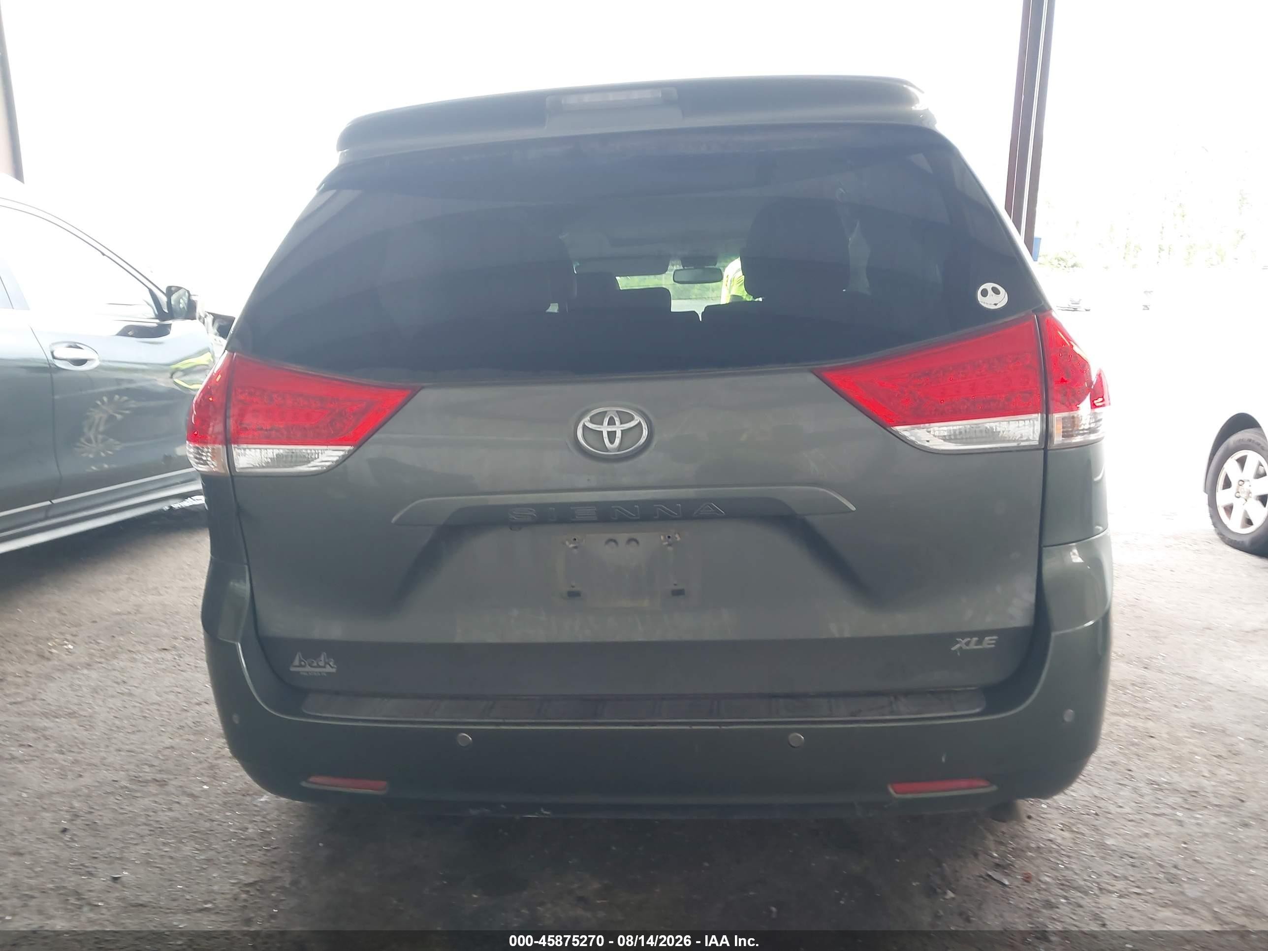 2011 Toyota Sienna Xle V6 Green vin: 5TDYK3DC5BS162595