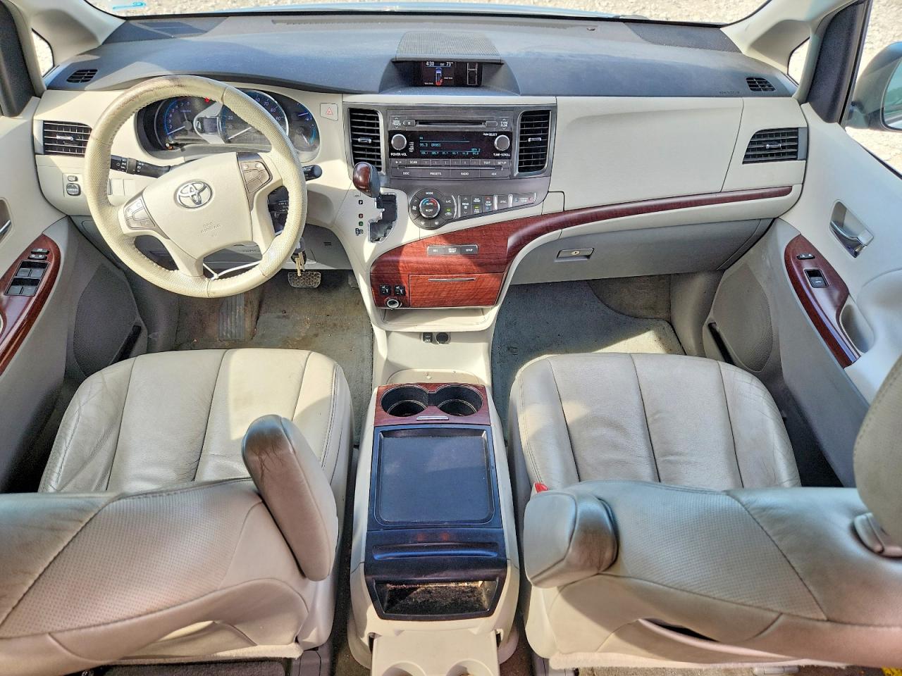 2011 Toyota Sienna Xle 8-passenger Silver vin: 5TDYK3DC5BS165898