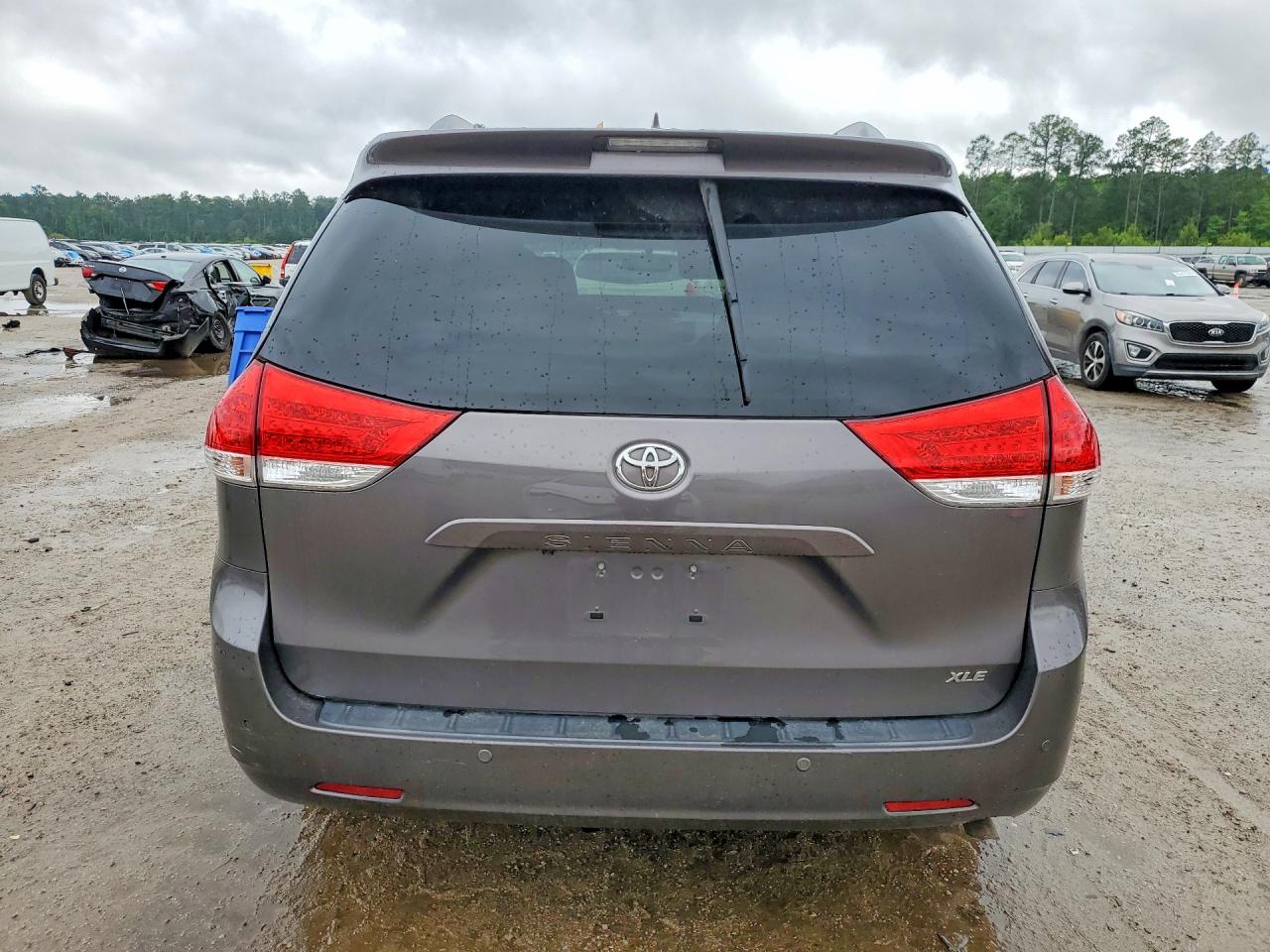 2012 Toyota Sienna Xle 8-passenger Серый vin: 5TDYK3DC5CS192472