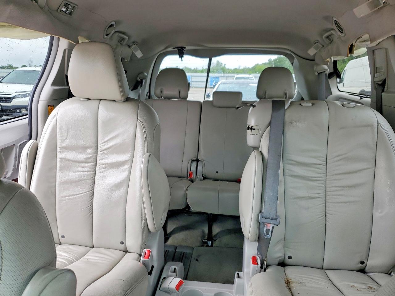 2012 Toyota Sienna Xle 8-passenger Серый vin: 5TDYK3DC5CS192472