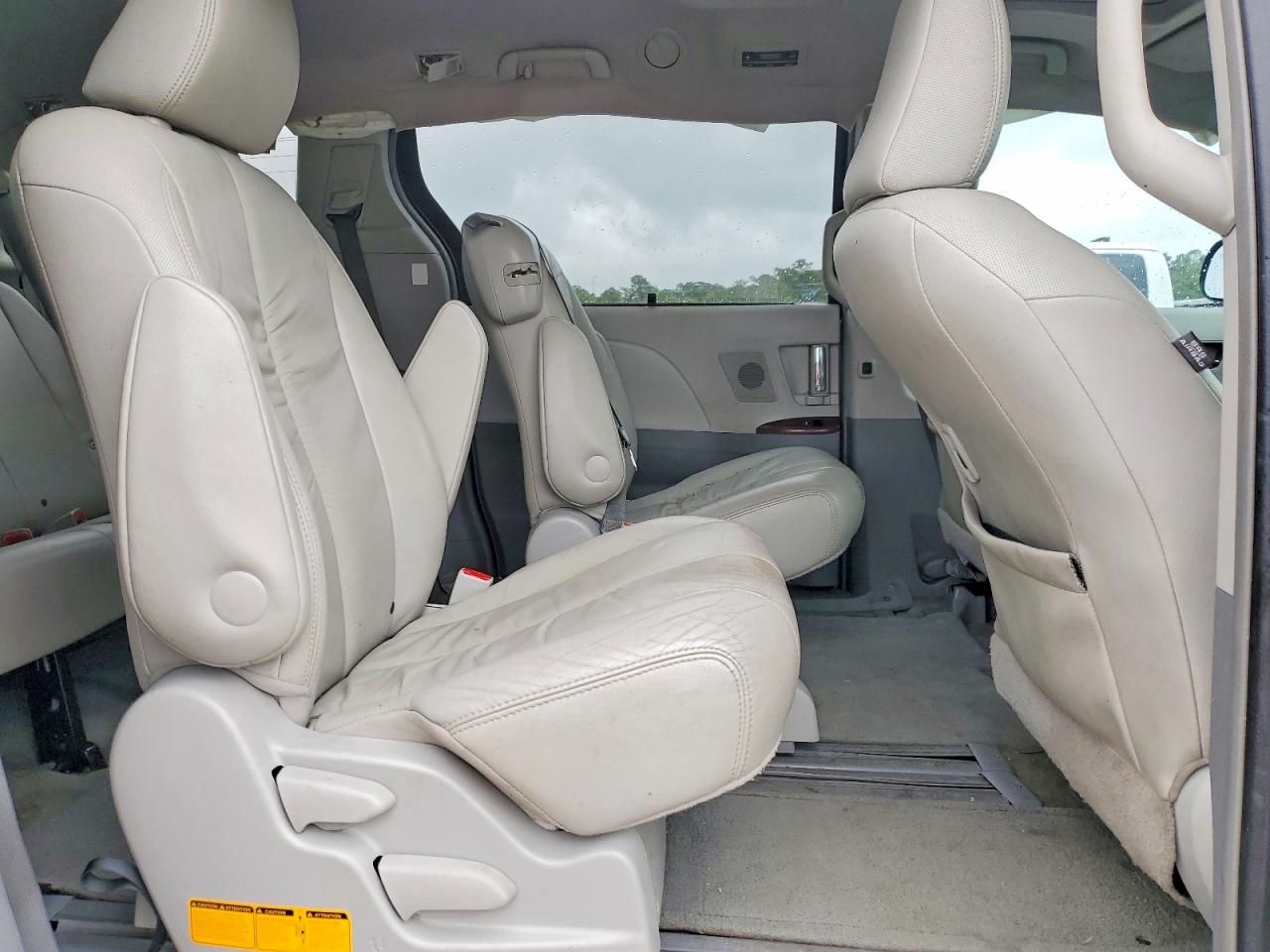 2012 Toyota Sienna Xle 8-passenger Серый vin: 5TDYK3DC5CS192472