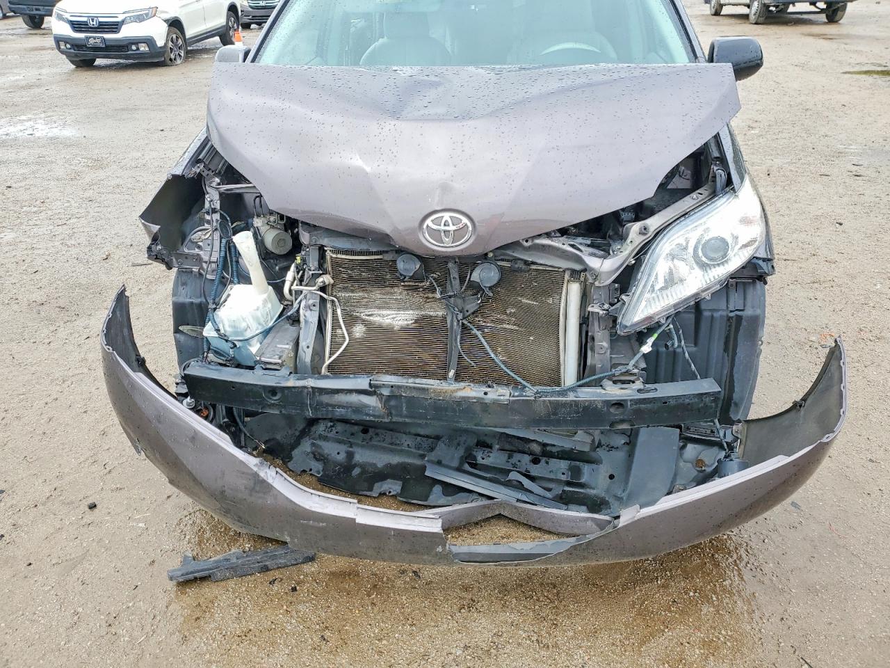 2012 Toyota Sienna Xle 8-passenger Серый vin: 5TDYK3DC5CS192472