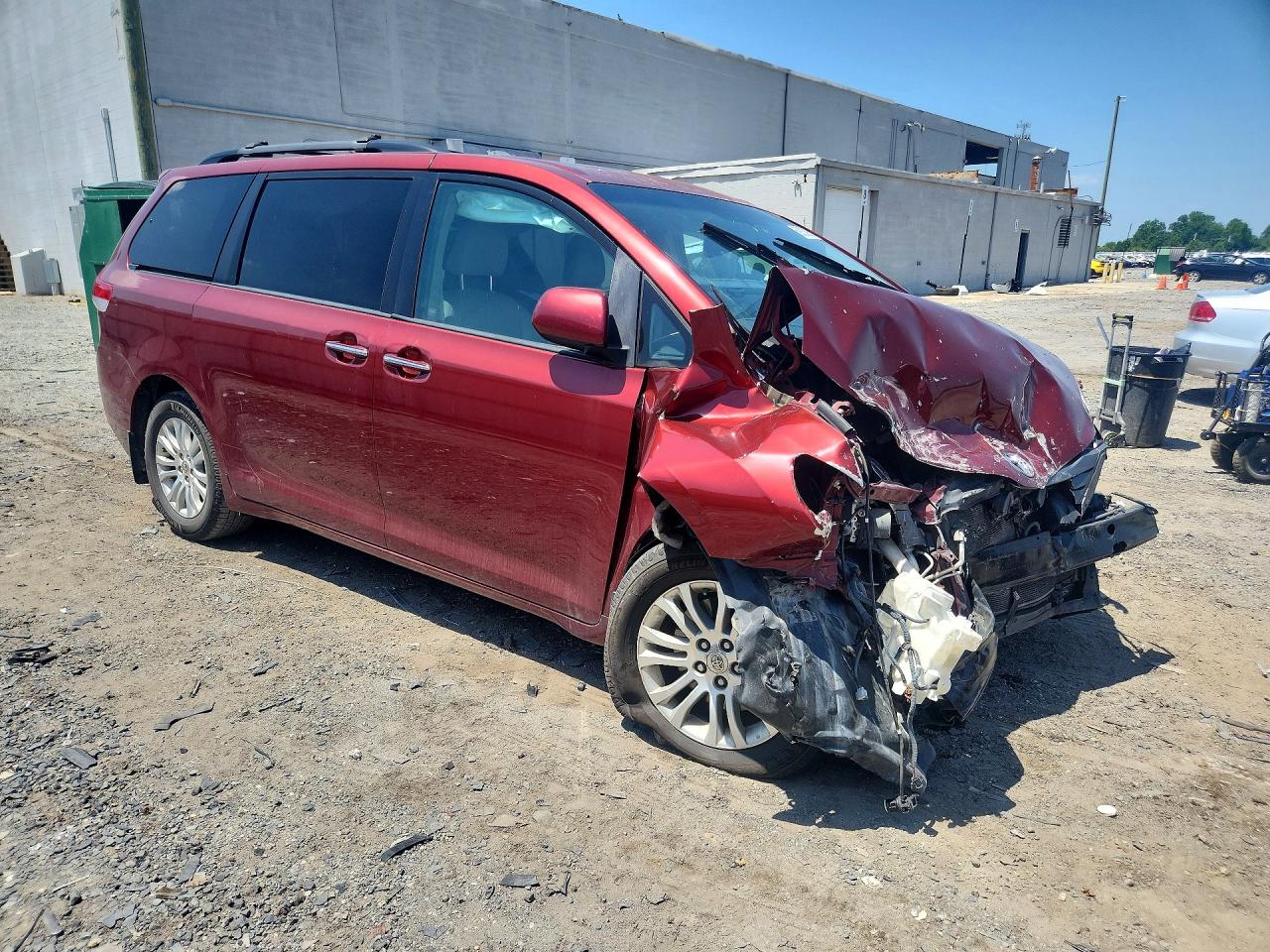 2012 Toyota Sienna Xle 8-passenger Red vin: 5TDYK3DC5CS195582