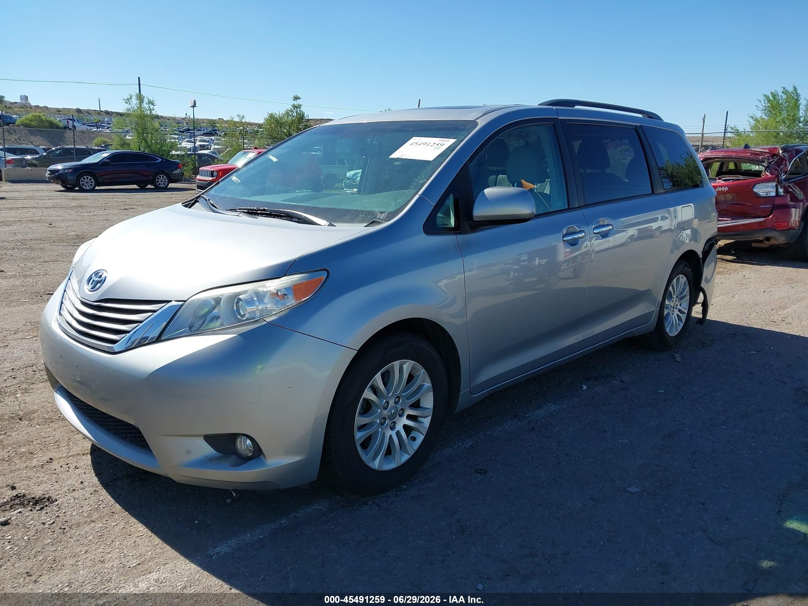 2012 Toyota Sienna Xle V6 8 Passenger Серый vin: 5TDYK3DC5CS205642