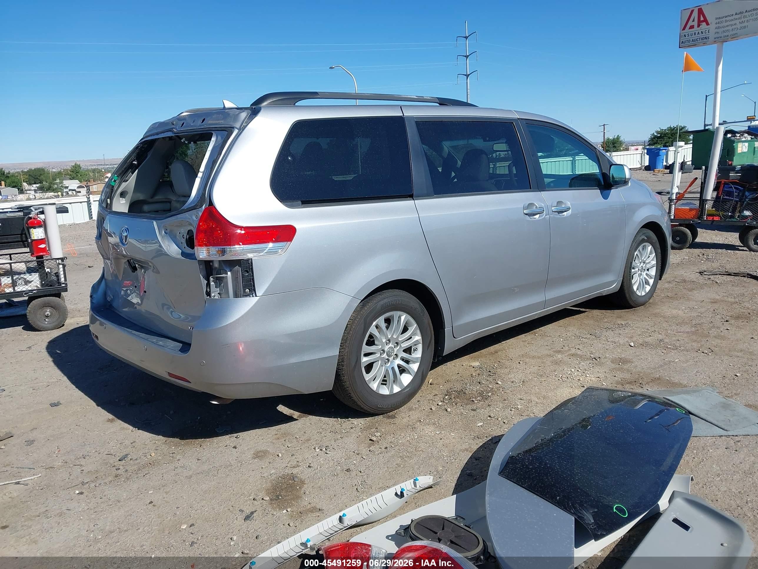 2012 Toyota Sienna Xle V6 8 Passenger Серый vin: 5TDYK3DC5CS205642